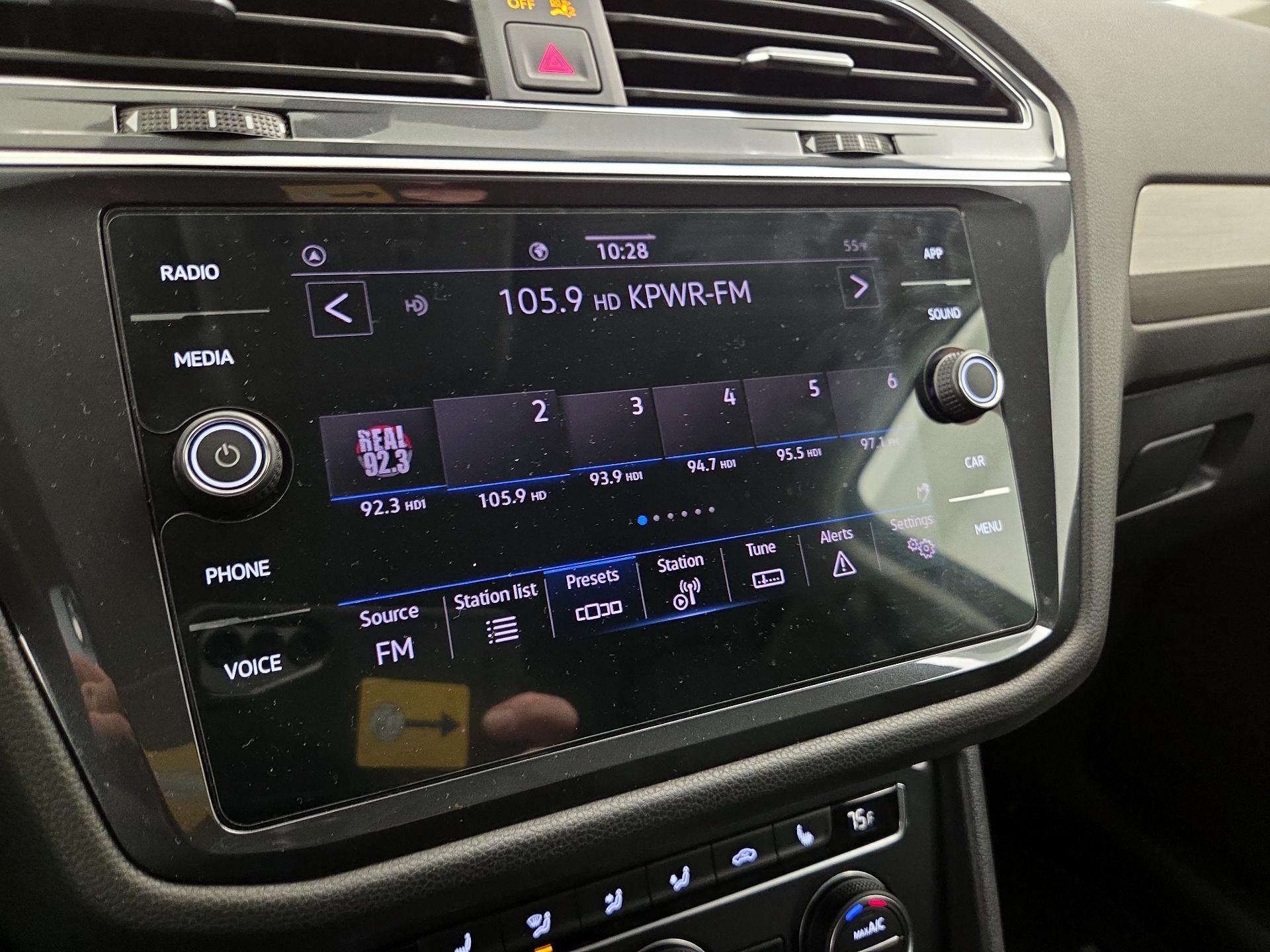 Thumbnail: 2021 Volkswagen Tiguan - 15