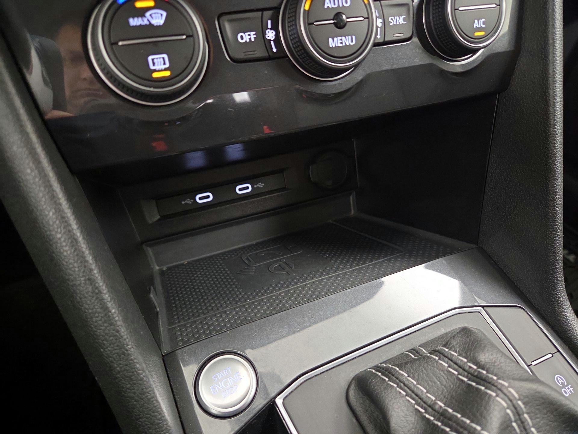 Thumbnail: 2021 Volkswagen Tiguan - 18