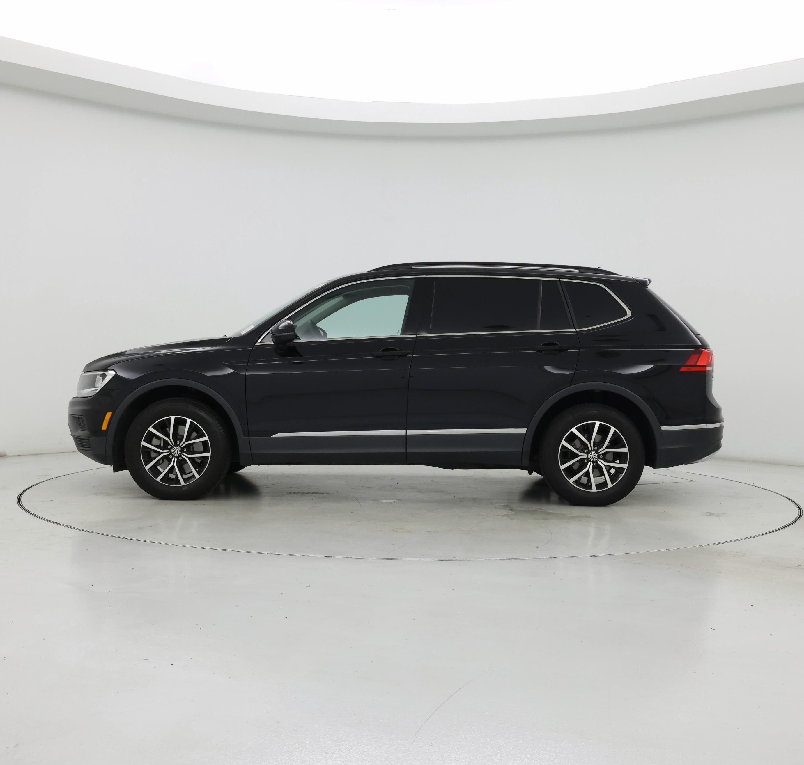 Thumbnail: 2021 Volkswagen Tiguan - 3