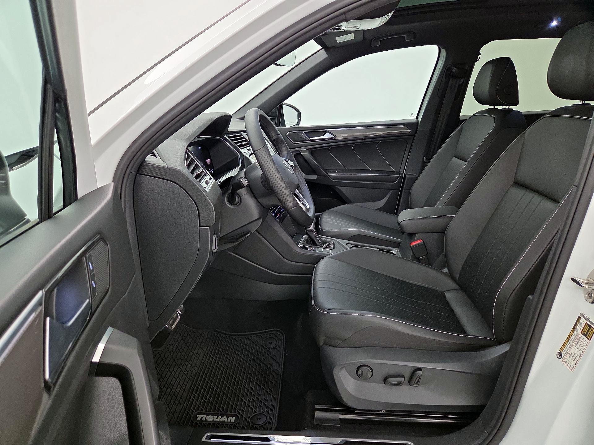 Thumbnail: 2022 Volkswagen Tiguan - 11