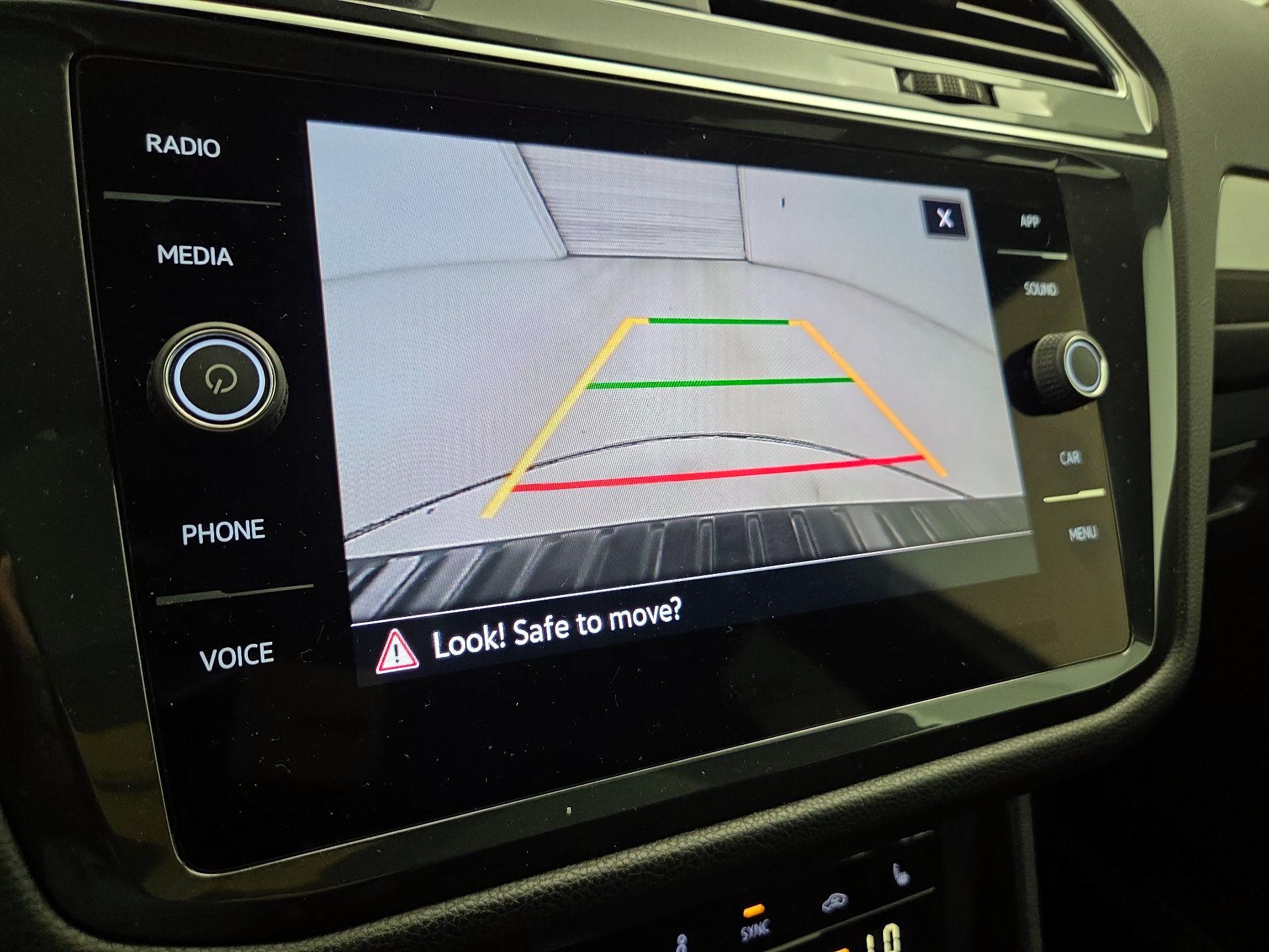 Thumbnail: 2022 Volkswagen Tiguan - 14