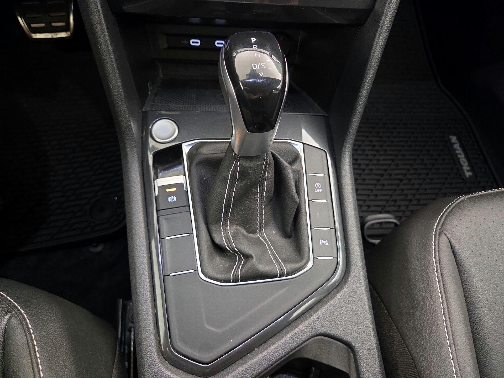 Thumbnail: 2022 Volkswagen Tiguan - 17