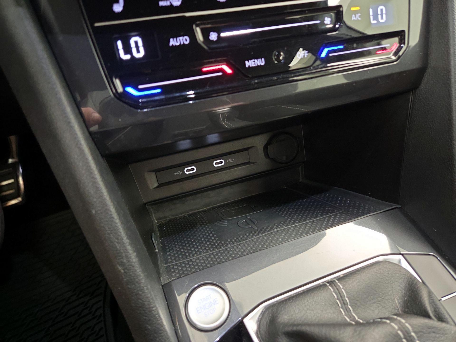 Thumbnail: 2022 Volkswagen Tiguan - 18