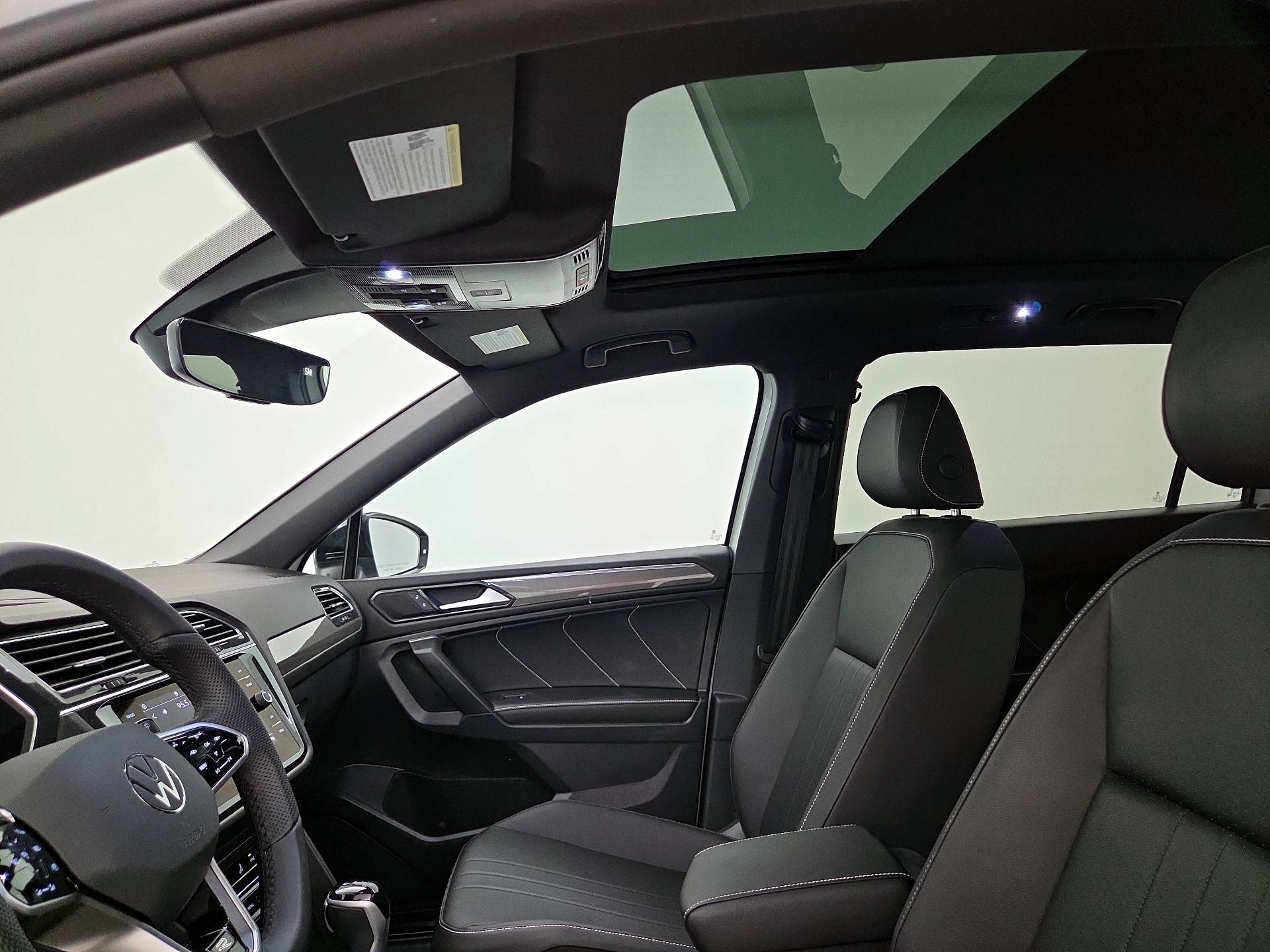 Thumbnail: 2022 Volkswagen Tiguan - 19