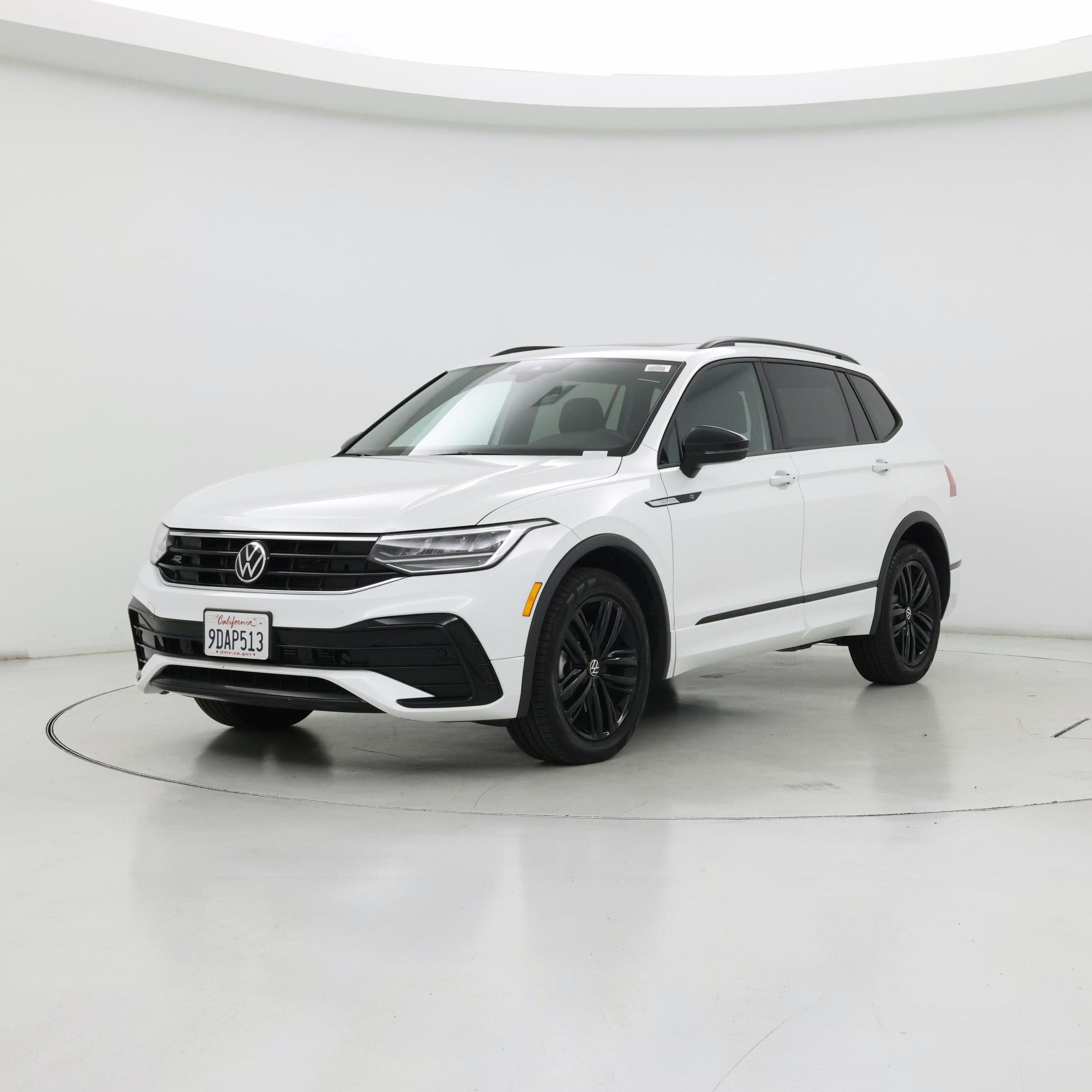 Thumbnail: 2022 Volkswagen Tiguan - 4