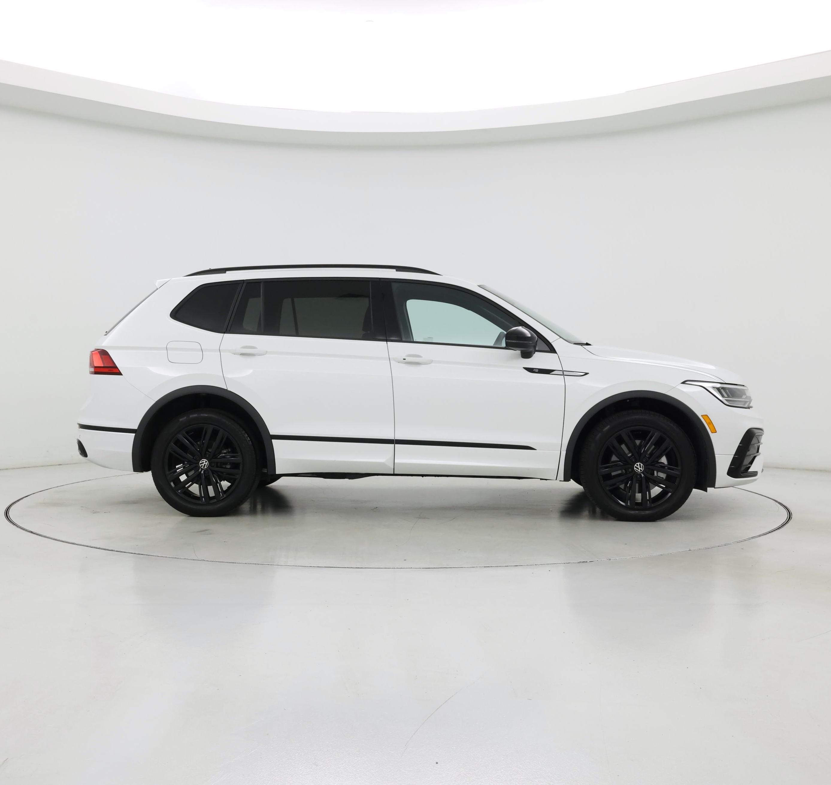 Thumbnail: 2022 Volkswagen Tiguan - 7