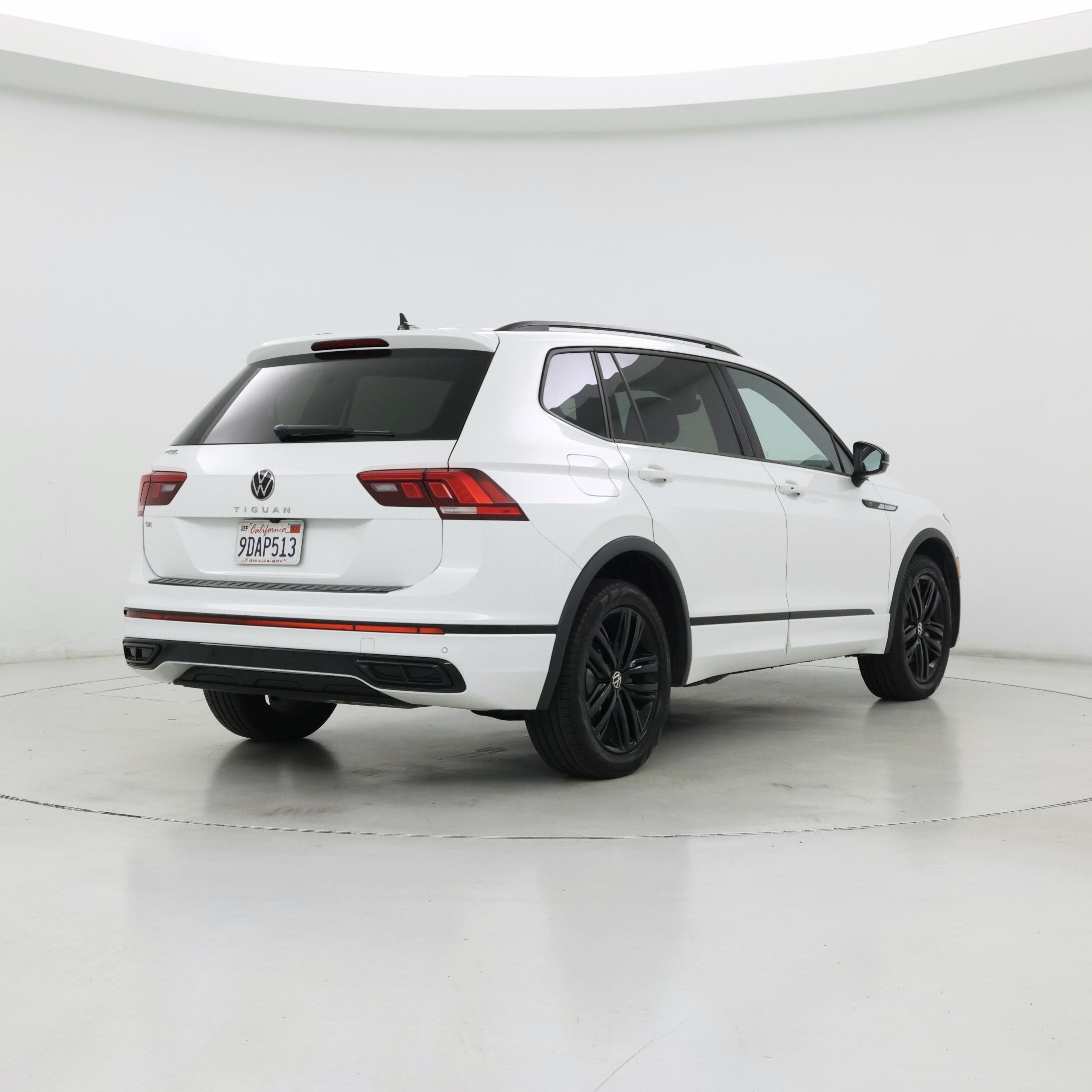 Thumbnail: 2022 Volkswagen Tiguan - 8