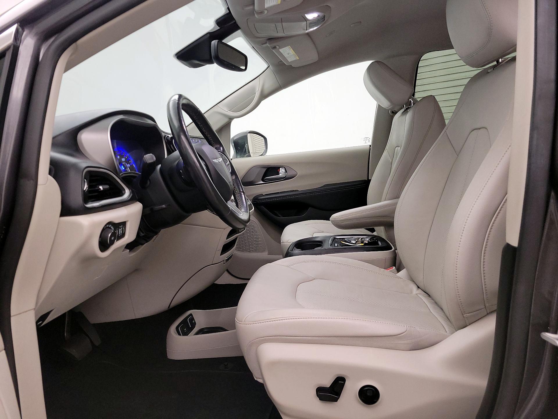 Thumbnail: 2021 Chrysler Pacifica - 11