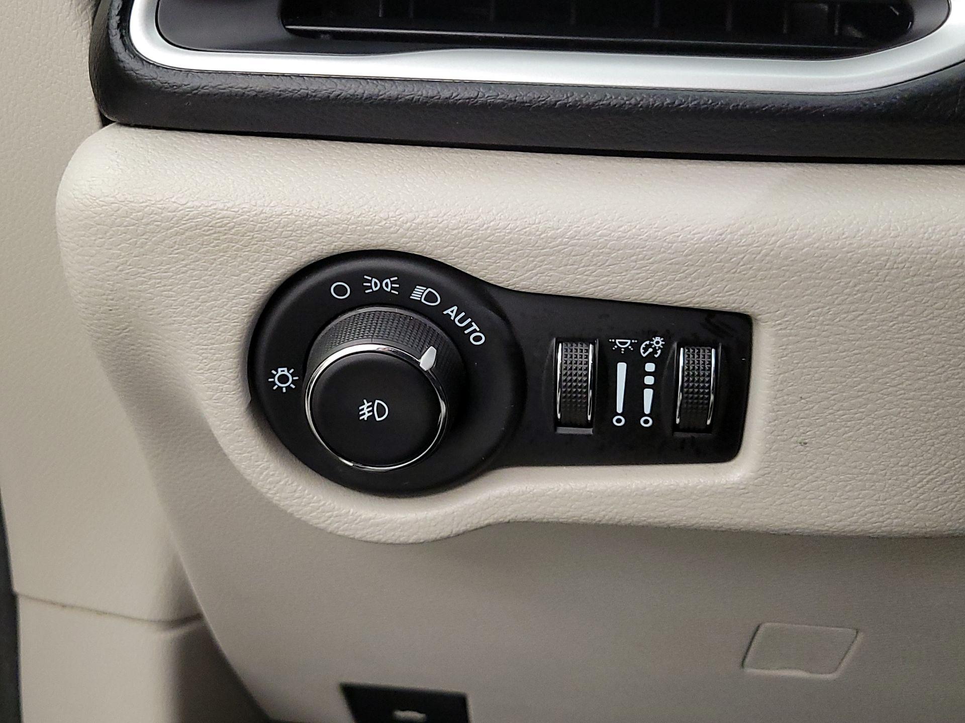 Thumbnail: 2021 Chrysler Pacifica - 13