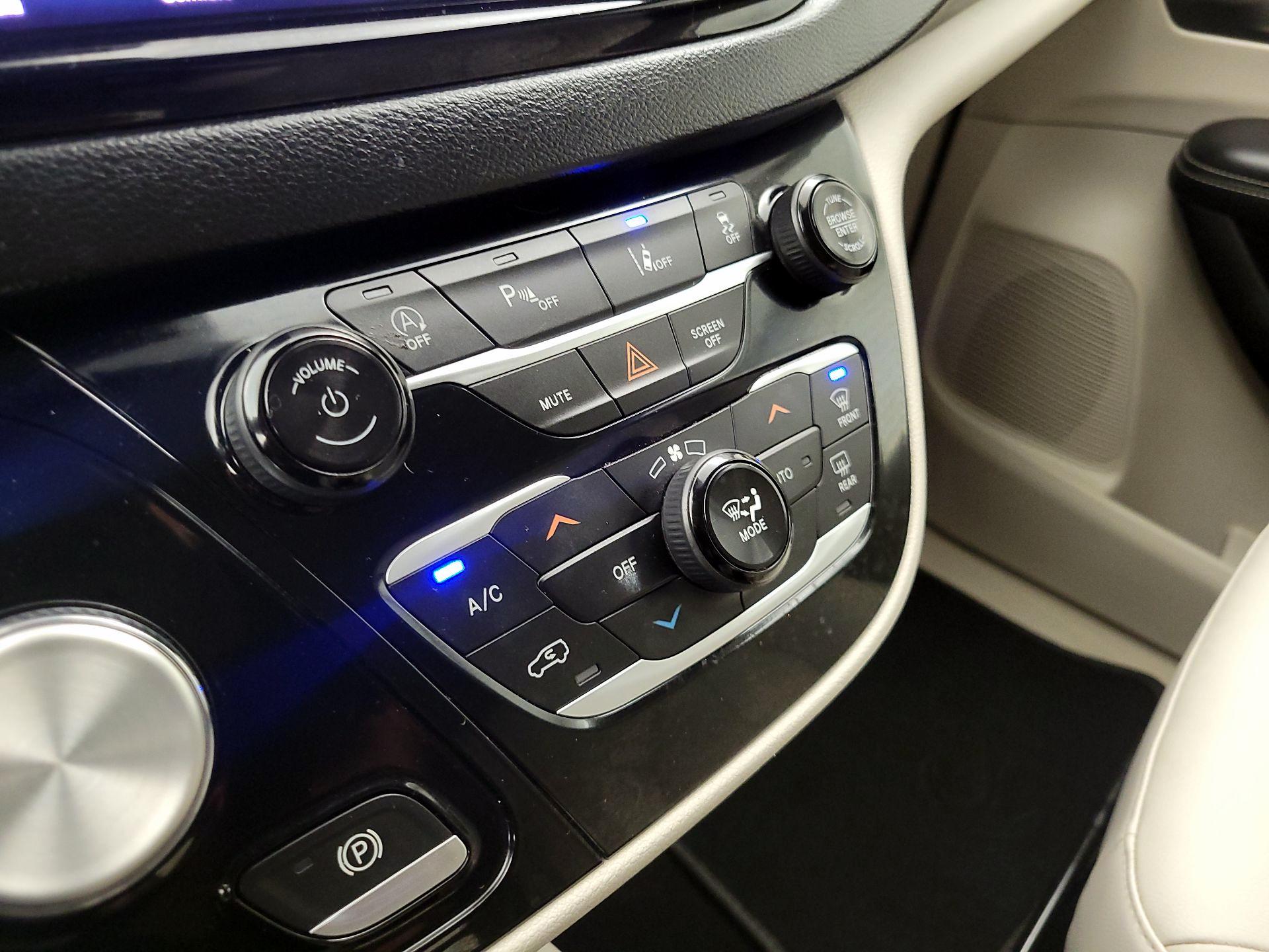 Thumbnail: 2021 Chrysler Pacifica - 16