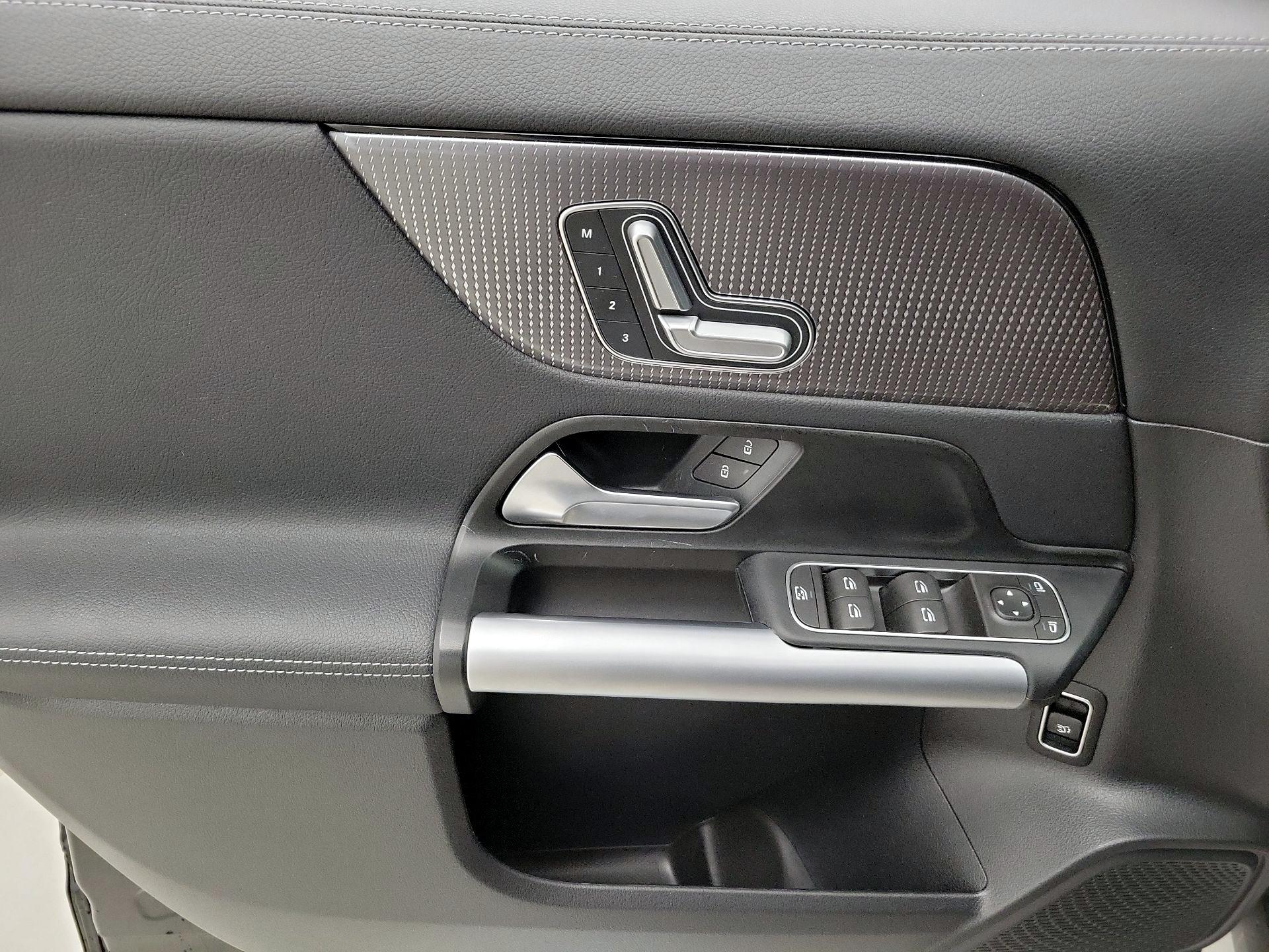 Thumbnail: 2023 Mercedes-Benz GLA - 12