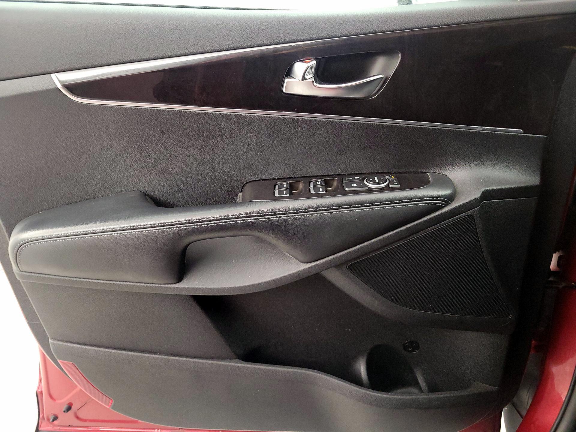 Thumbnail: 2017 Kia Sorento - 12