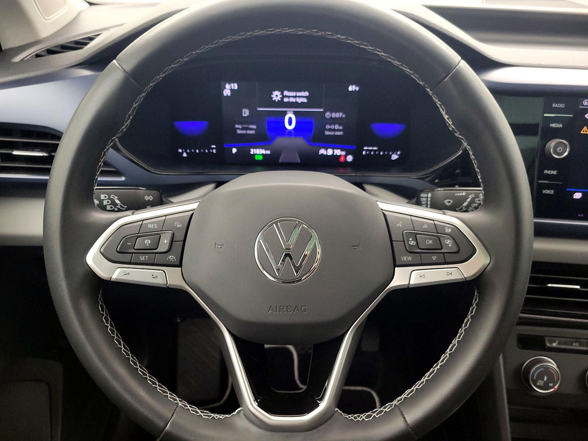 Thumbnail: 2022 Volkswagen Taos - 10