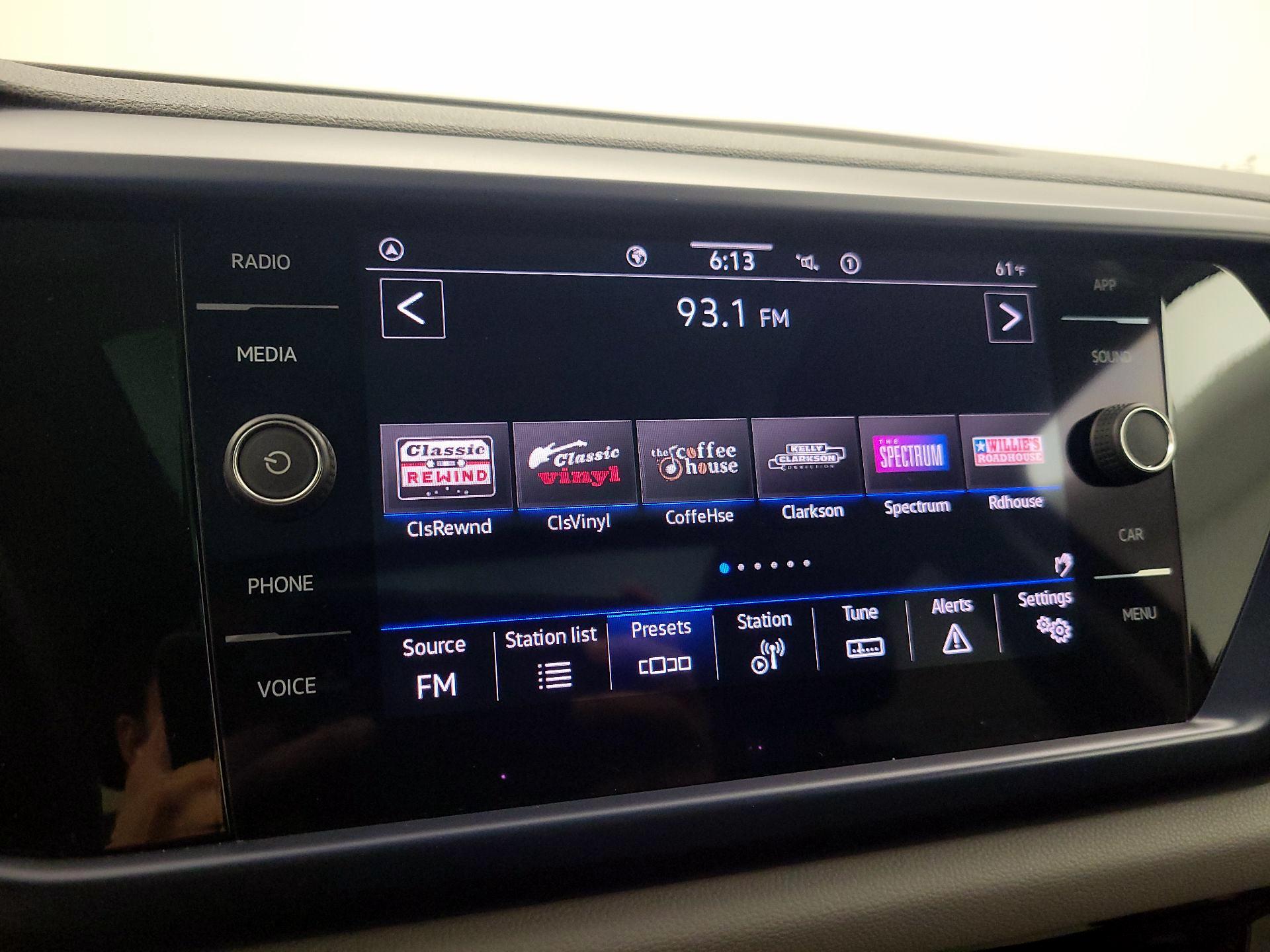 Thumbnail: 2022 Volkswagen Taos - 15