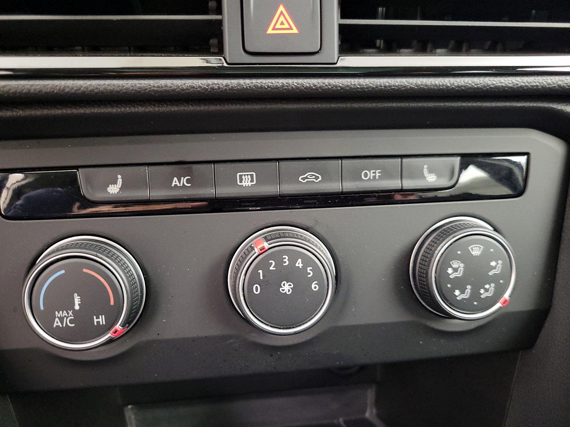 Thumbnail: 2022 Volkswagen Taos - 16