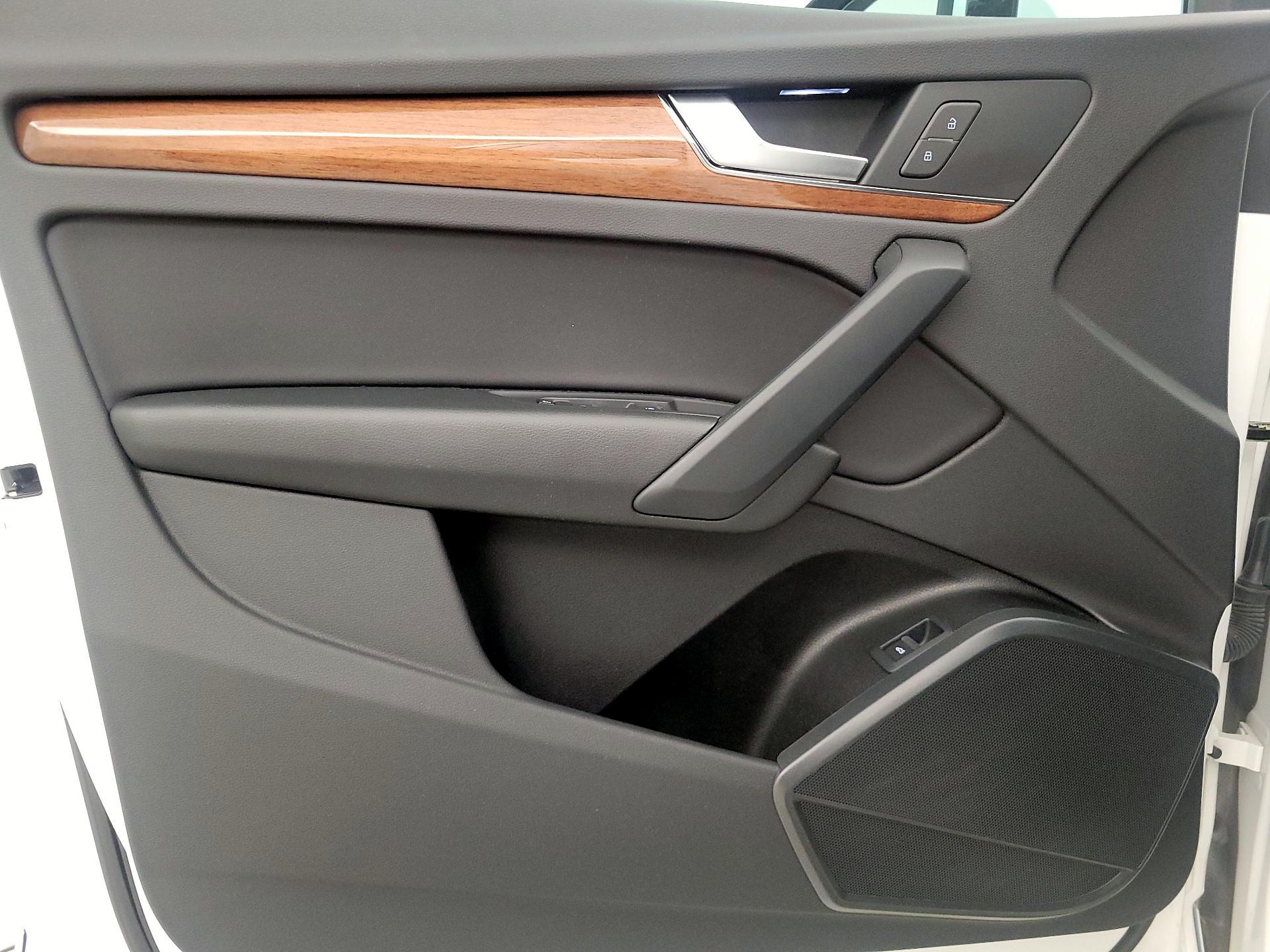 Thumbnail: 2023 Audi Q5 - 12