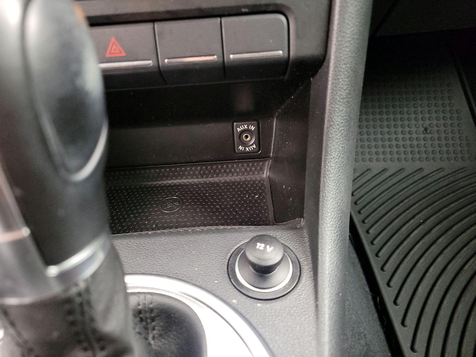 Thumbnail: 2015 Volkswagen Beetle - 17