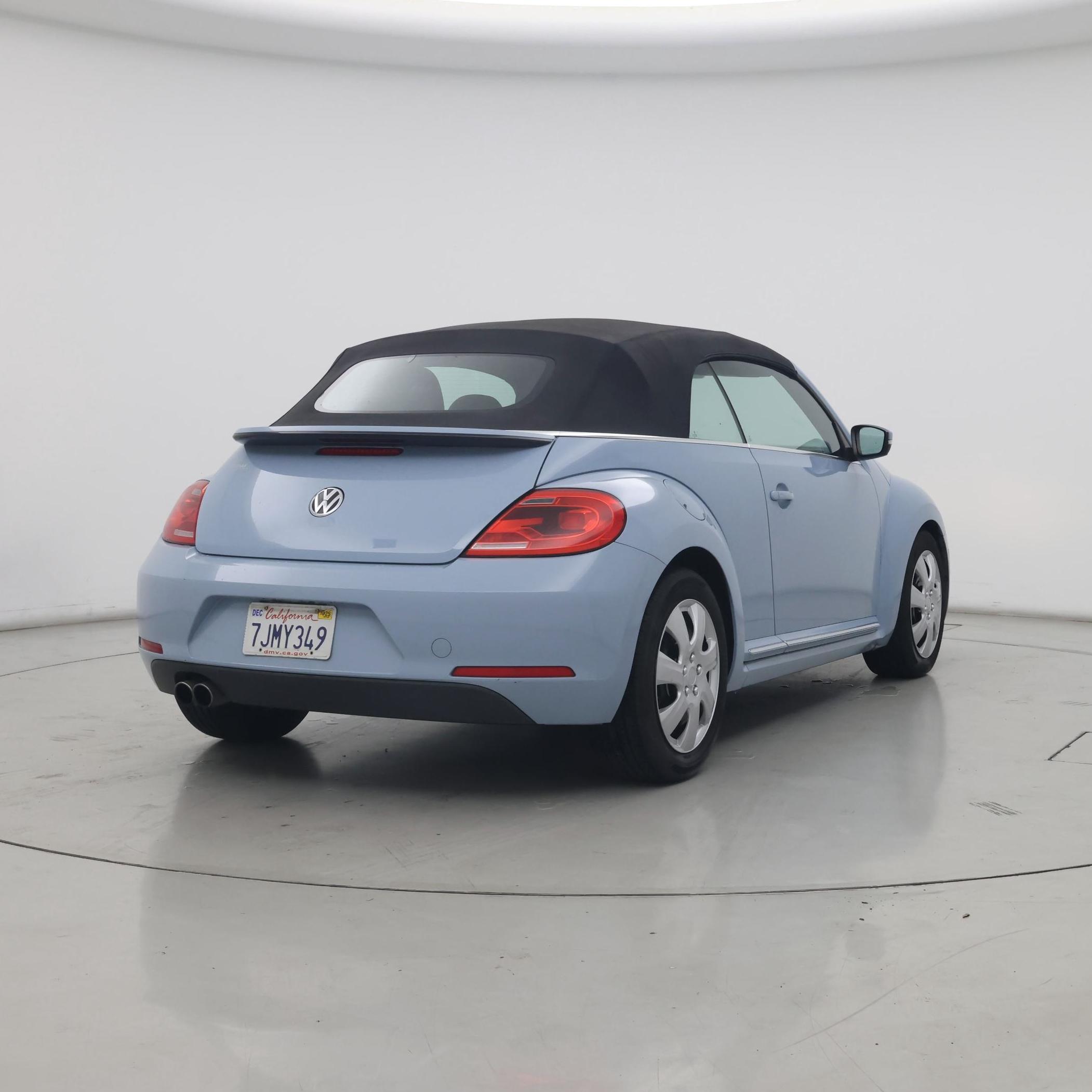 Thumbnail: 2015 Volkswagen Beetle - 8