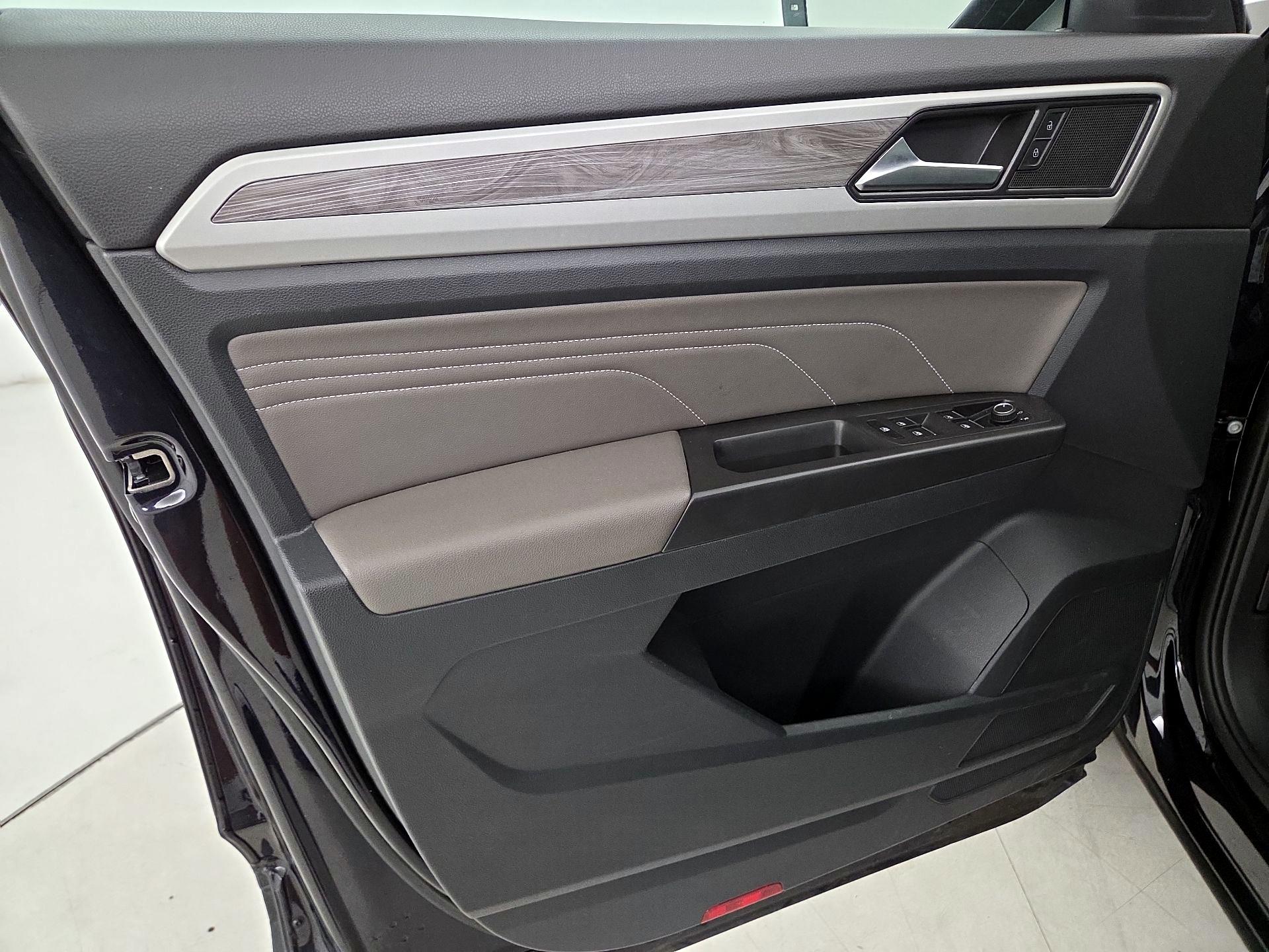 Thumbnail: 2022 Volkswagen Atlas - 12