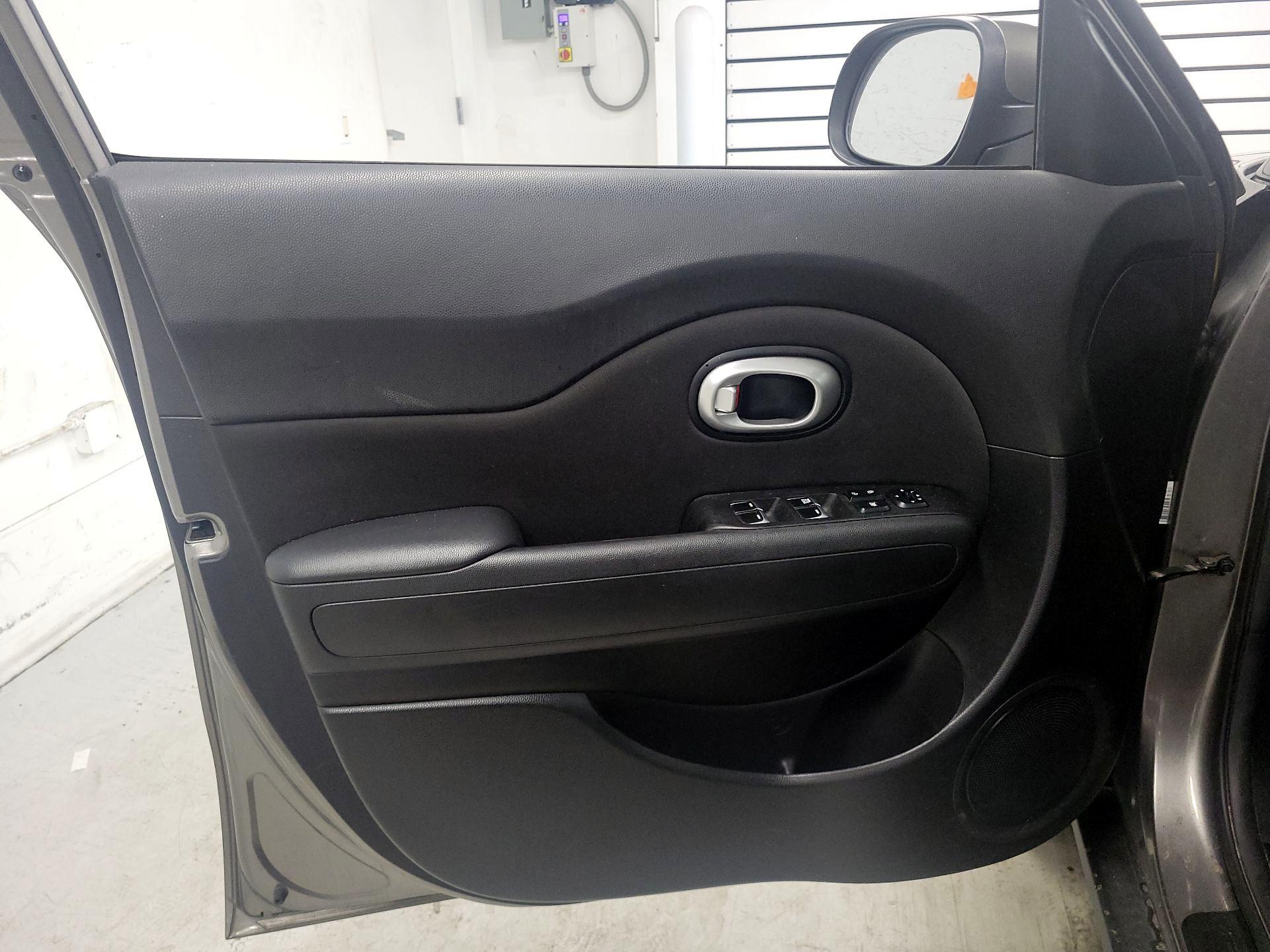 Thumbnail: 2017 Kia Soul - 12