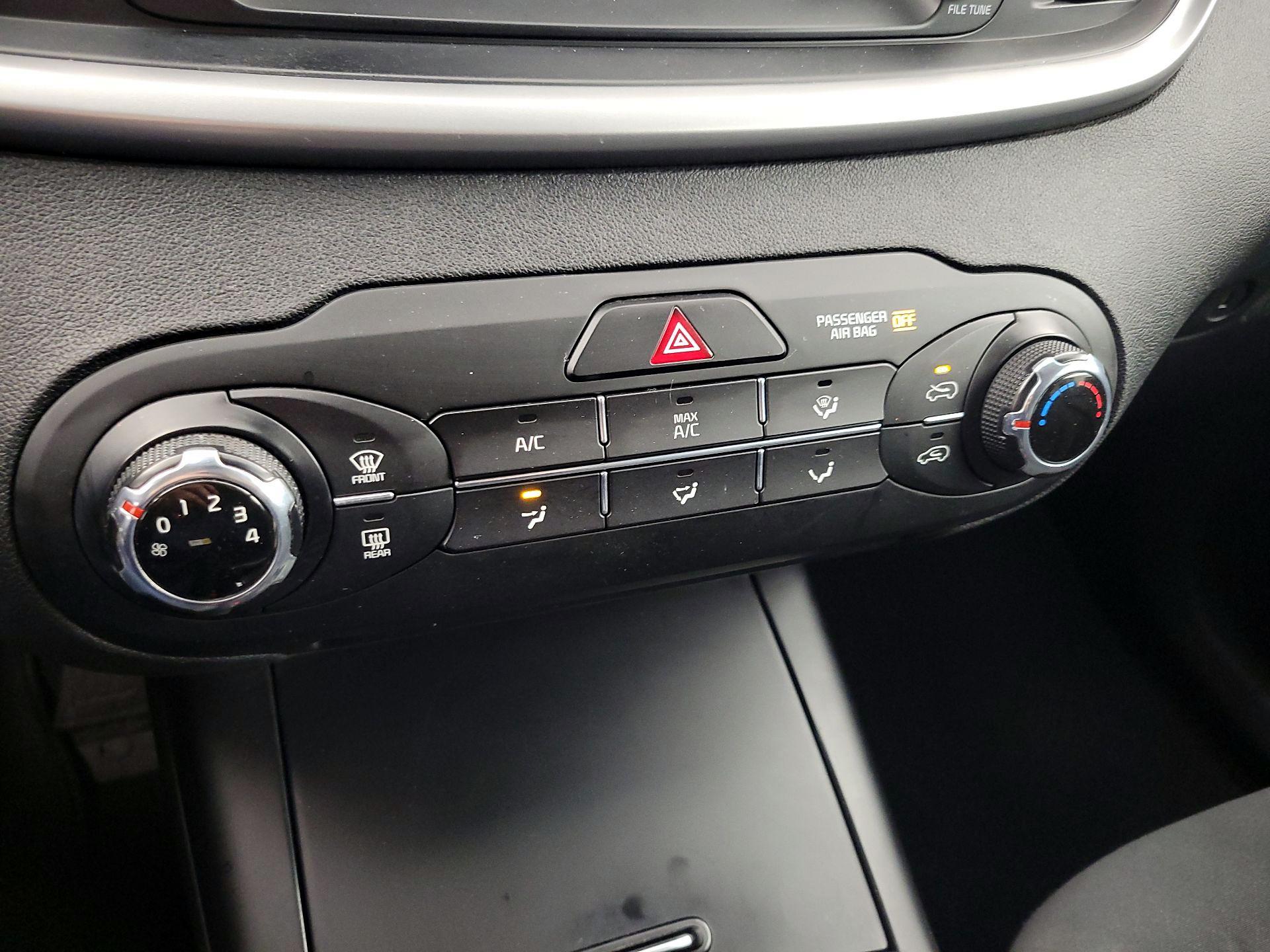 Thumbnail: 2019 Kia Sorento - 16