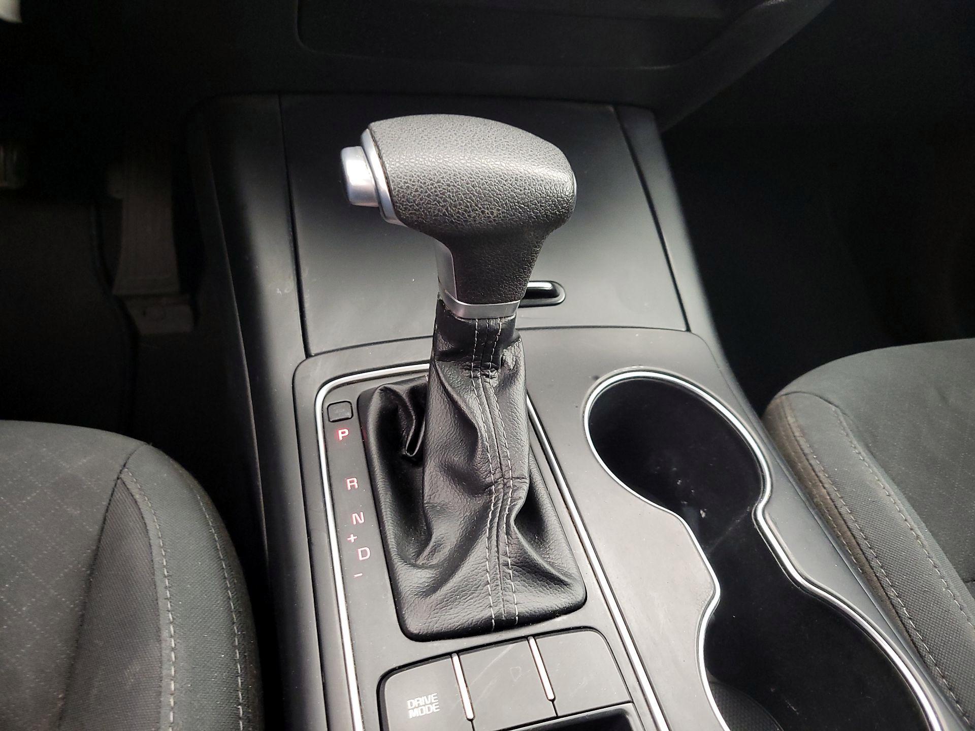 Thumbnail: 2019 Kia Sorento - 17