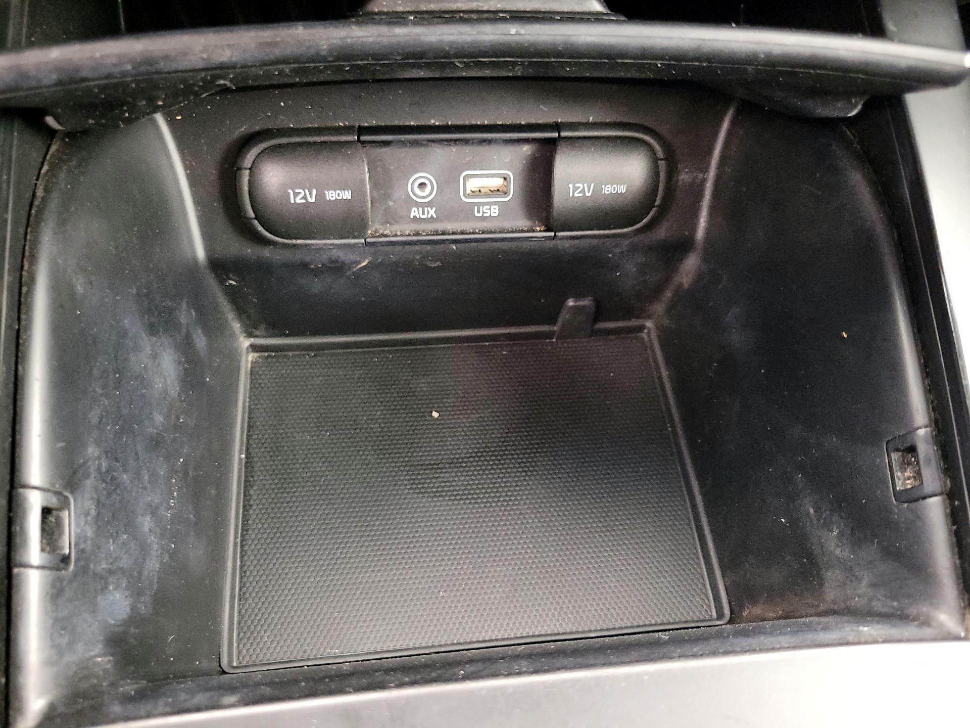 Thumbnail: 2019 Kia Sorento - 18