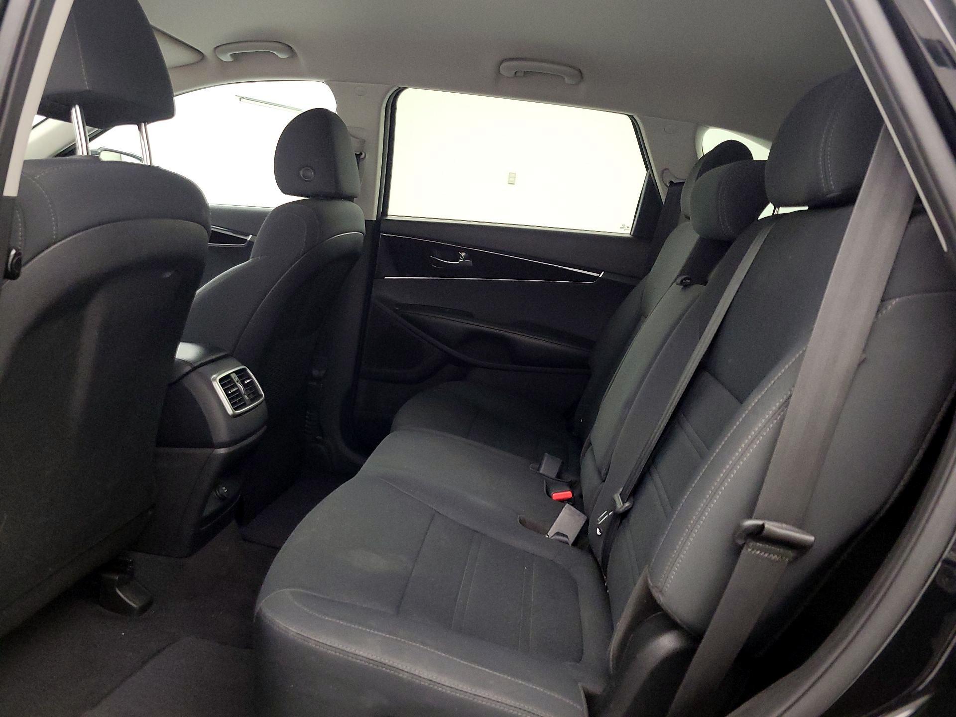 Thumbnail: 2019 Kia Sorento - 19