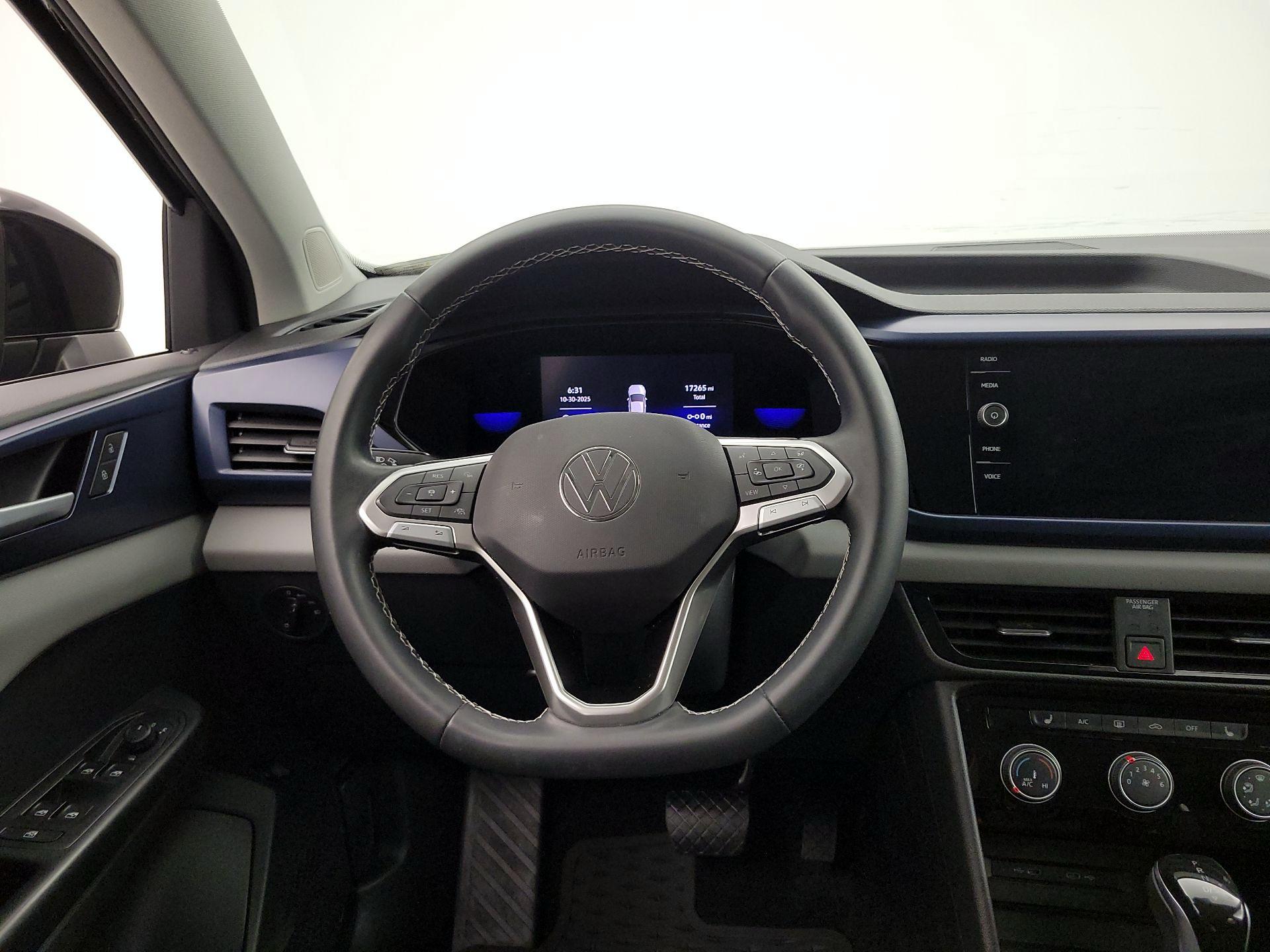 Thumbnail: 2023 Volkswagen Taos - 10