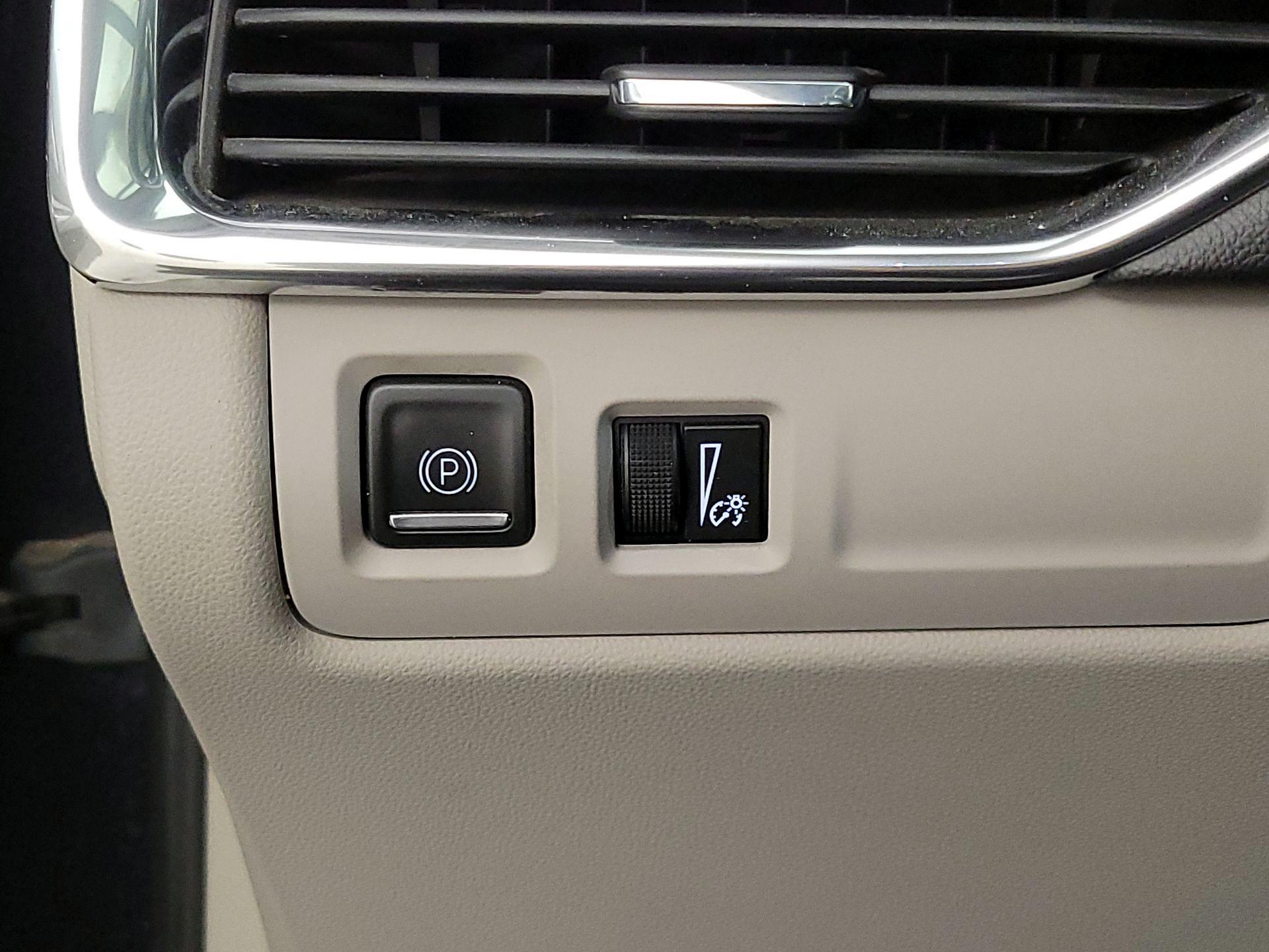 Thumbnail: 2022 Cadillac XT4 - 13