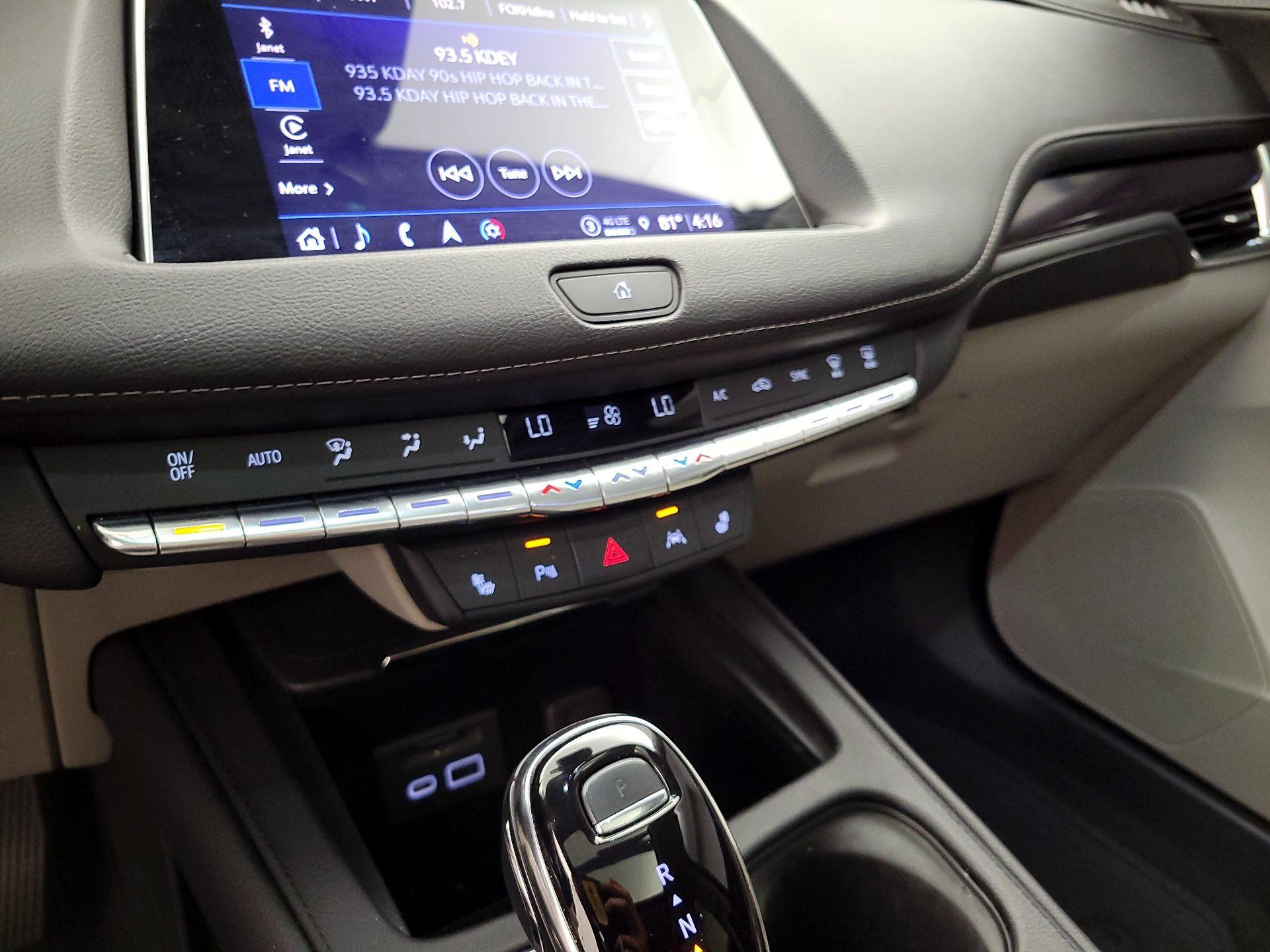 Thumbnail: 2022 Cadillac XT4 - 16