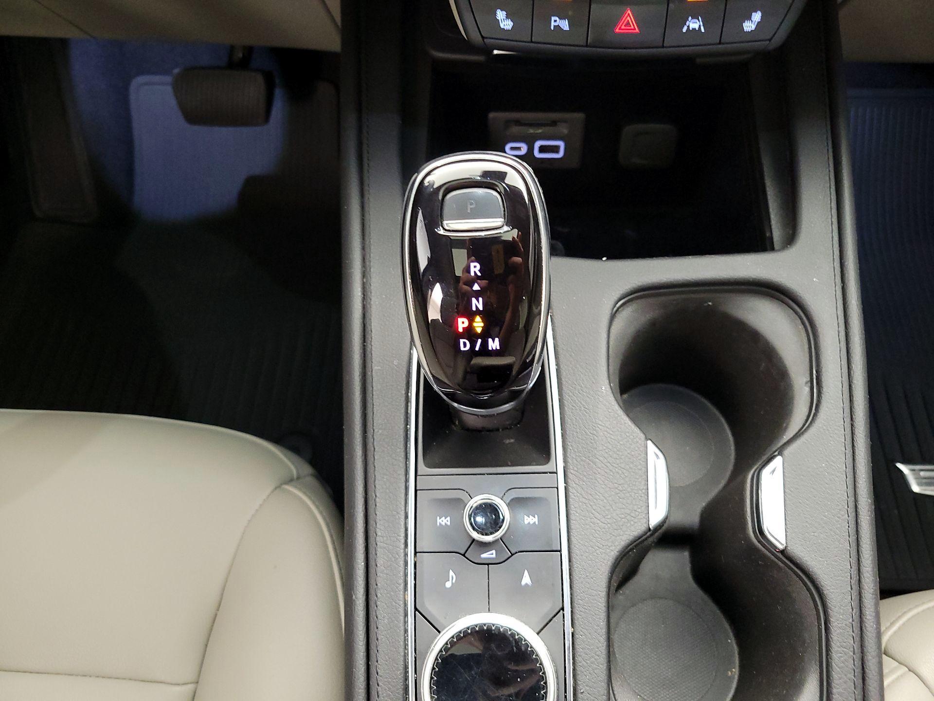 Thumbnail: 2022 Cadillac XT4 - 17