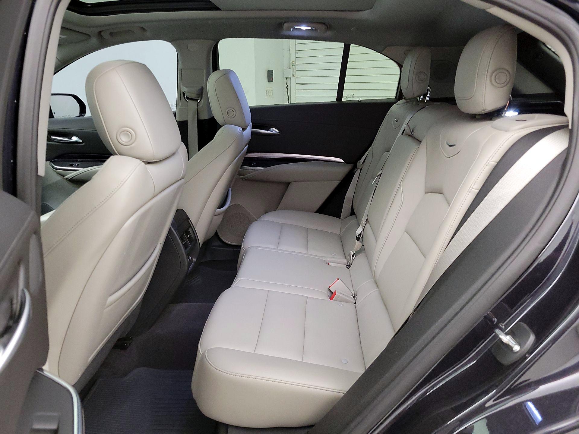 Thumbnail: 2022 Cadillac XT4 - 20