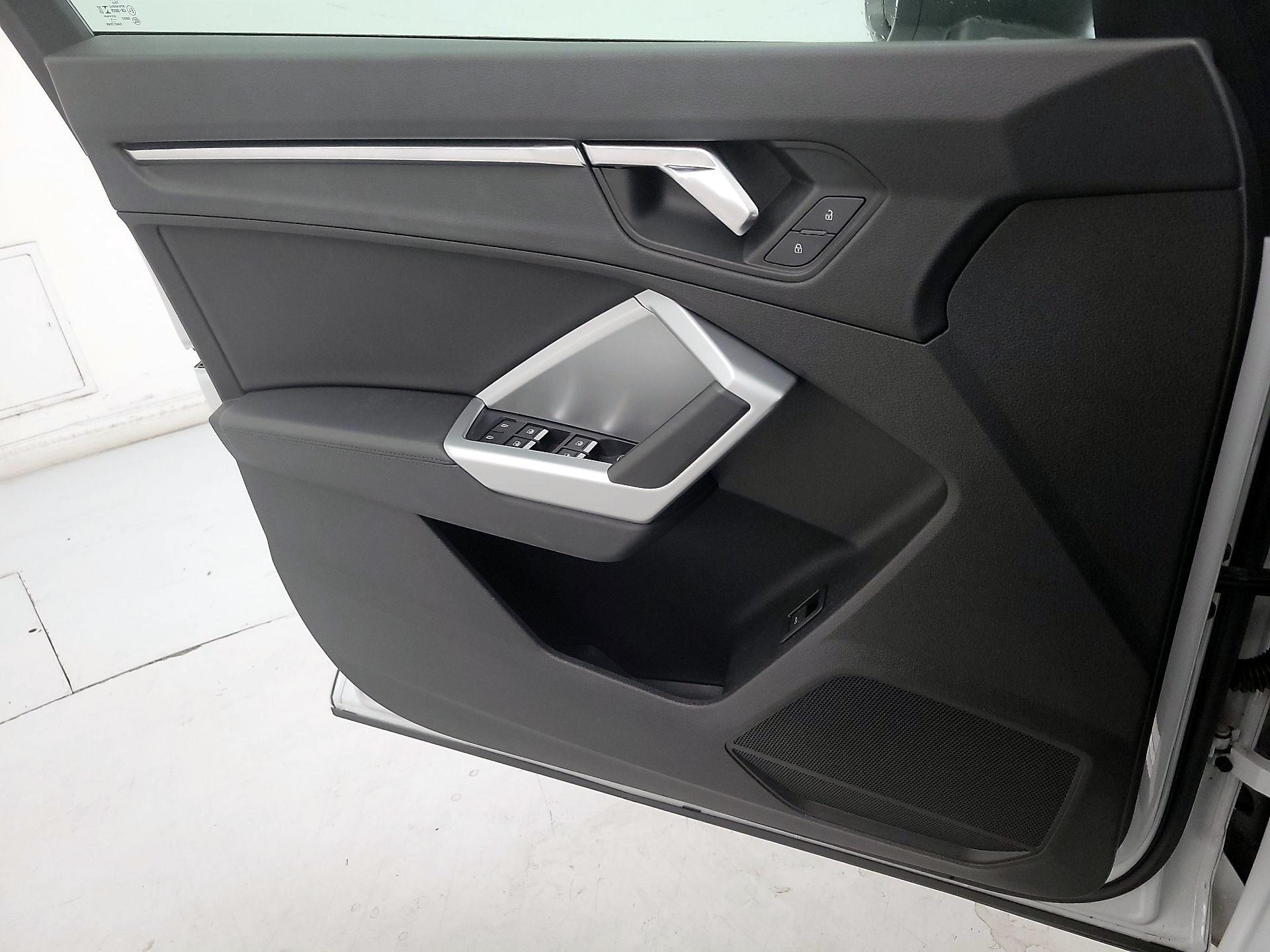 Thumbnail: 2020 Audi Q3 - 12