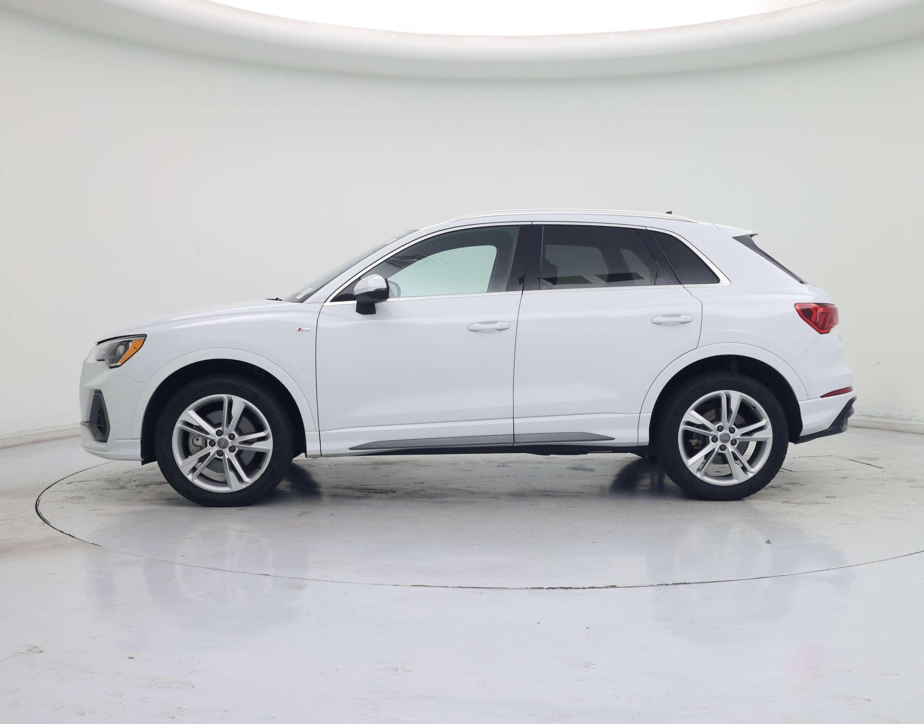 Thumbnail: 2020 Audi Q3 - 3