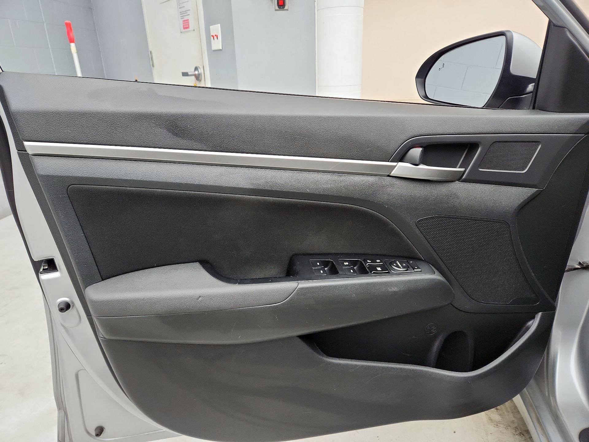 Thumbnail: 2020 Hyundai Elantra - 12