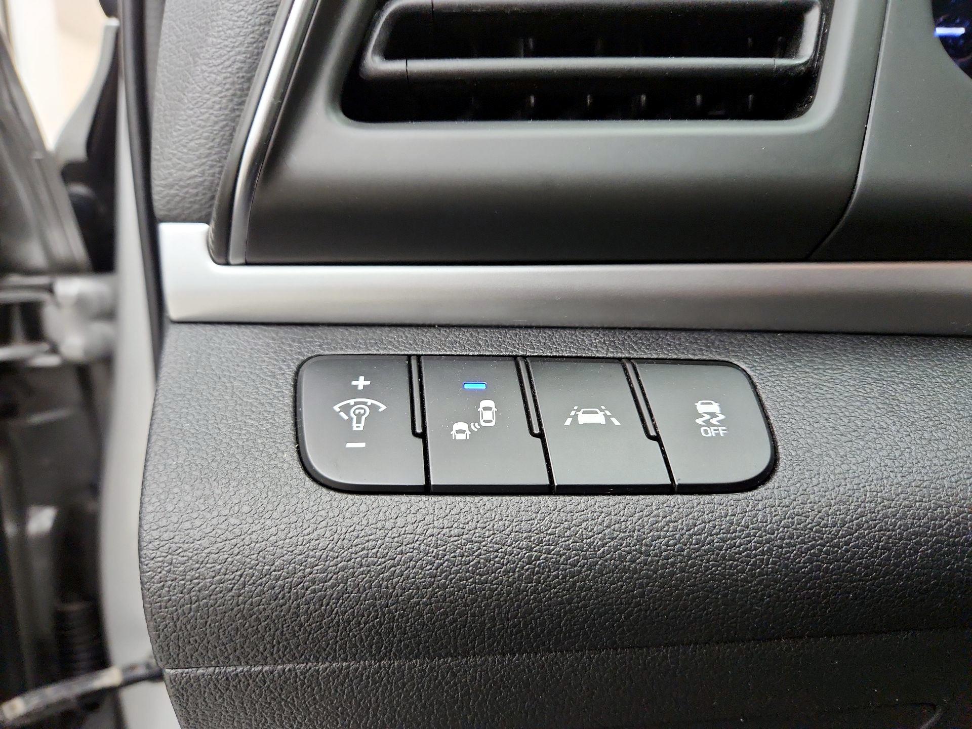 Thumbnail: 2020 Hyundai Elantra - 13