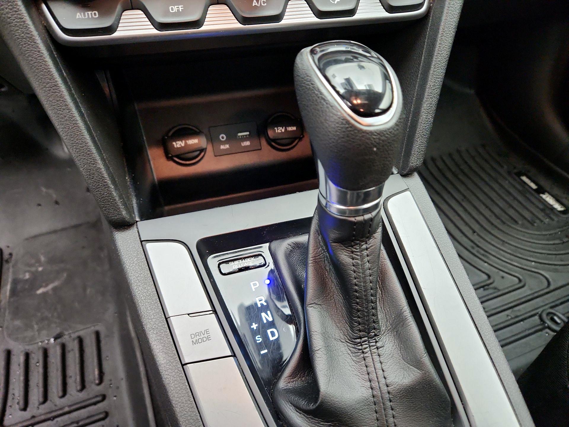 Thumbnail: 2020 Hyundai Elantra - 17