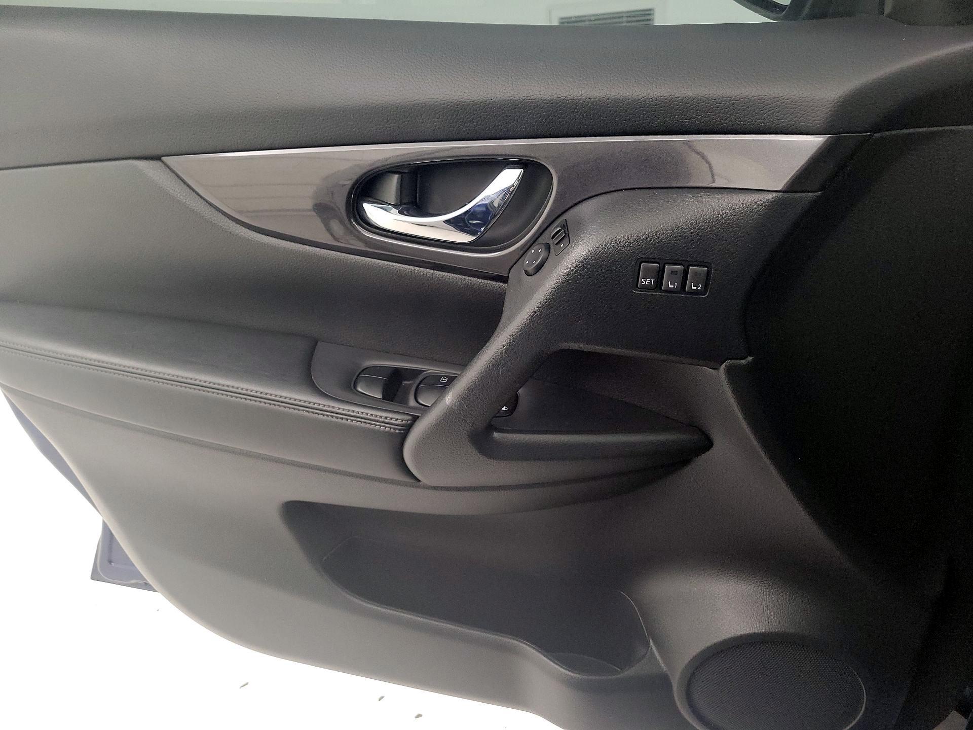 Thumbnail: 2018 Nissan Rogue - 12