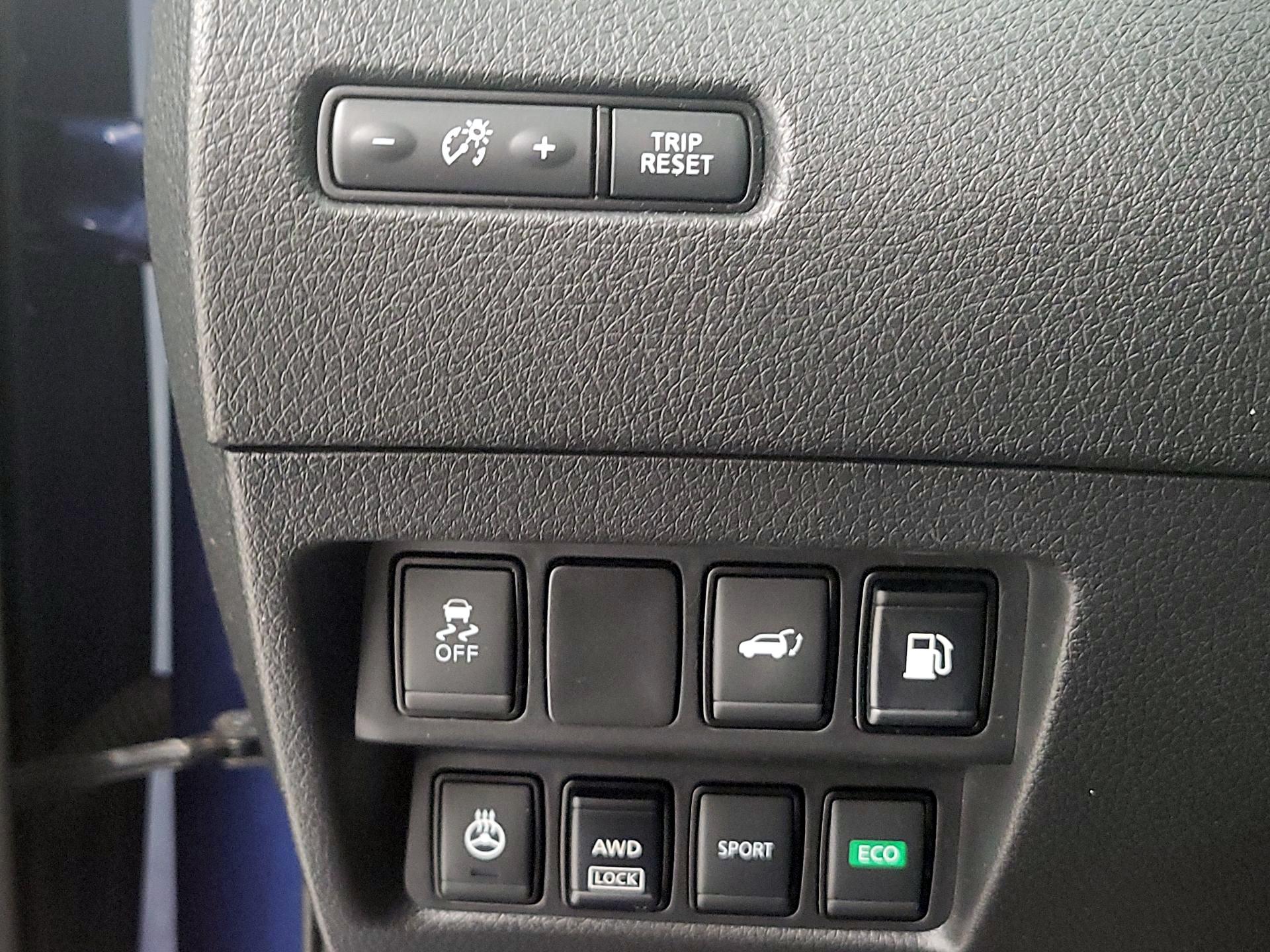 Thumbnail: 2018 Nissan Rogue - 13