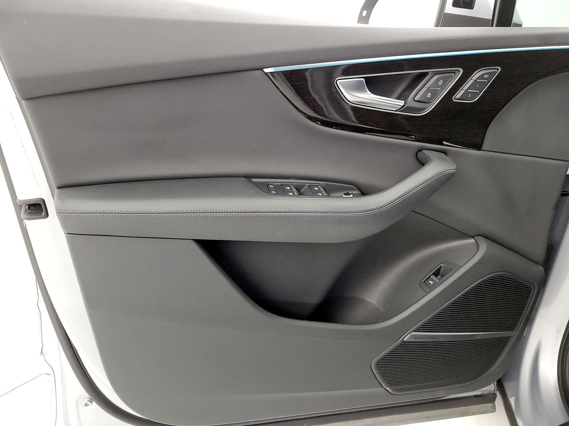 Thumbnail: 2022 Audi Q7 - 12