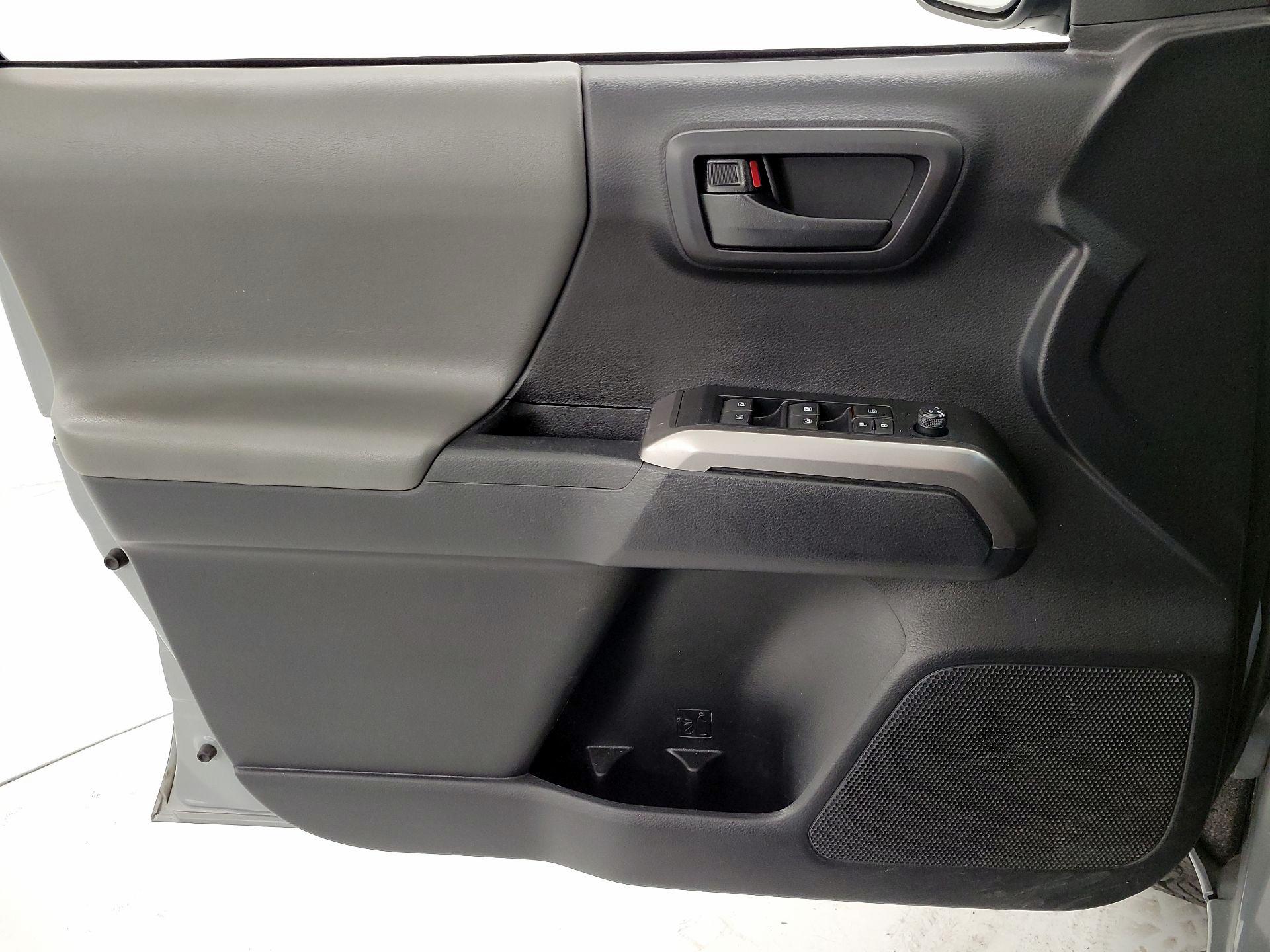 Thumbnail: 2021 Toyota Tacoma - 12