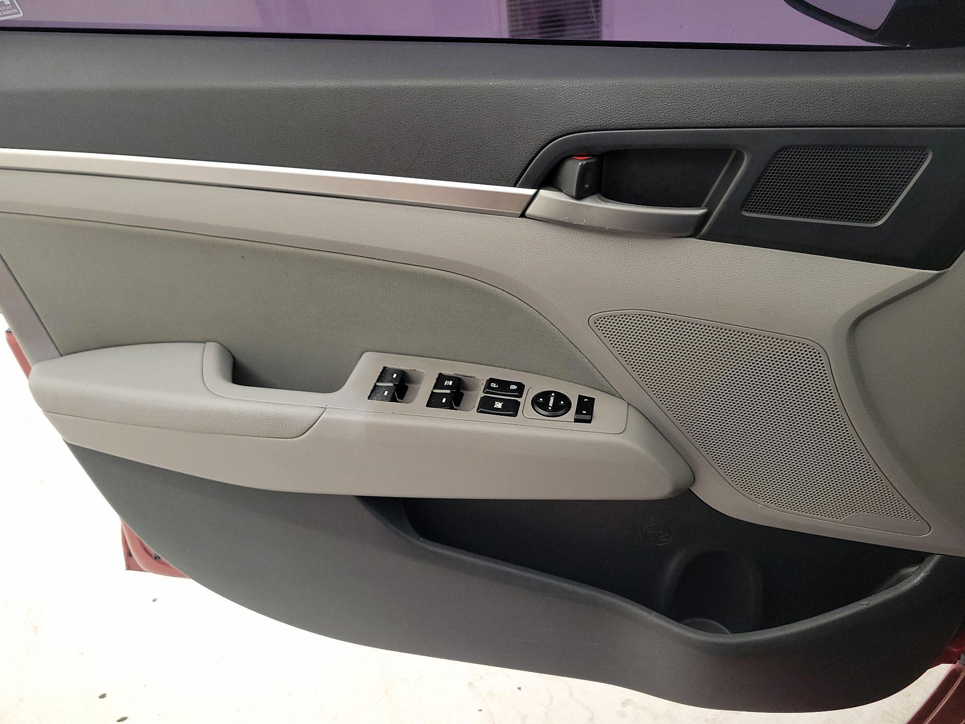 Thumbnail: 2017 Hyundai Elantra - 12