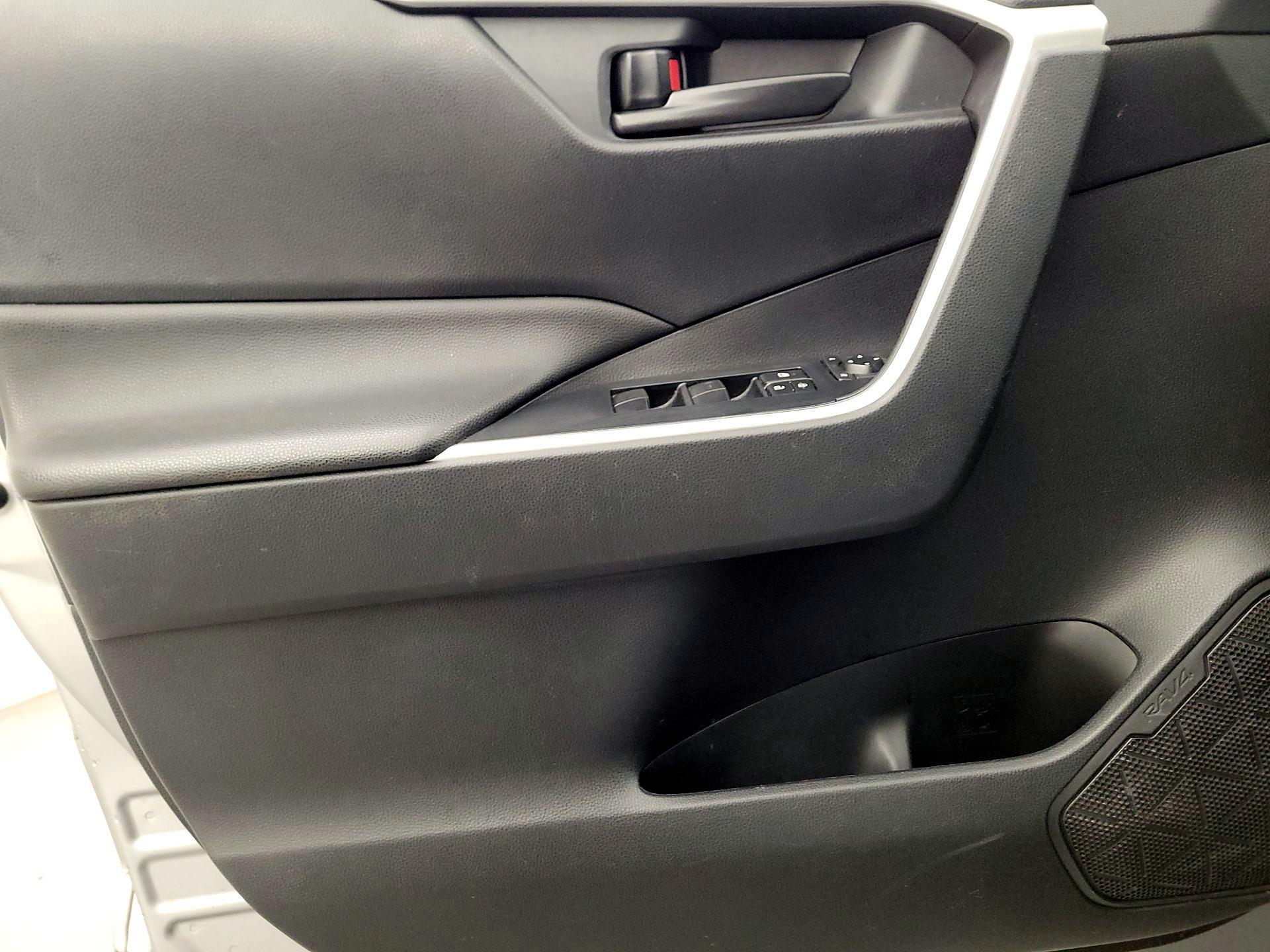 Thumbnail: 2019 Toyota RAV4 - 12