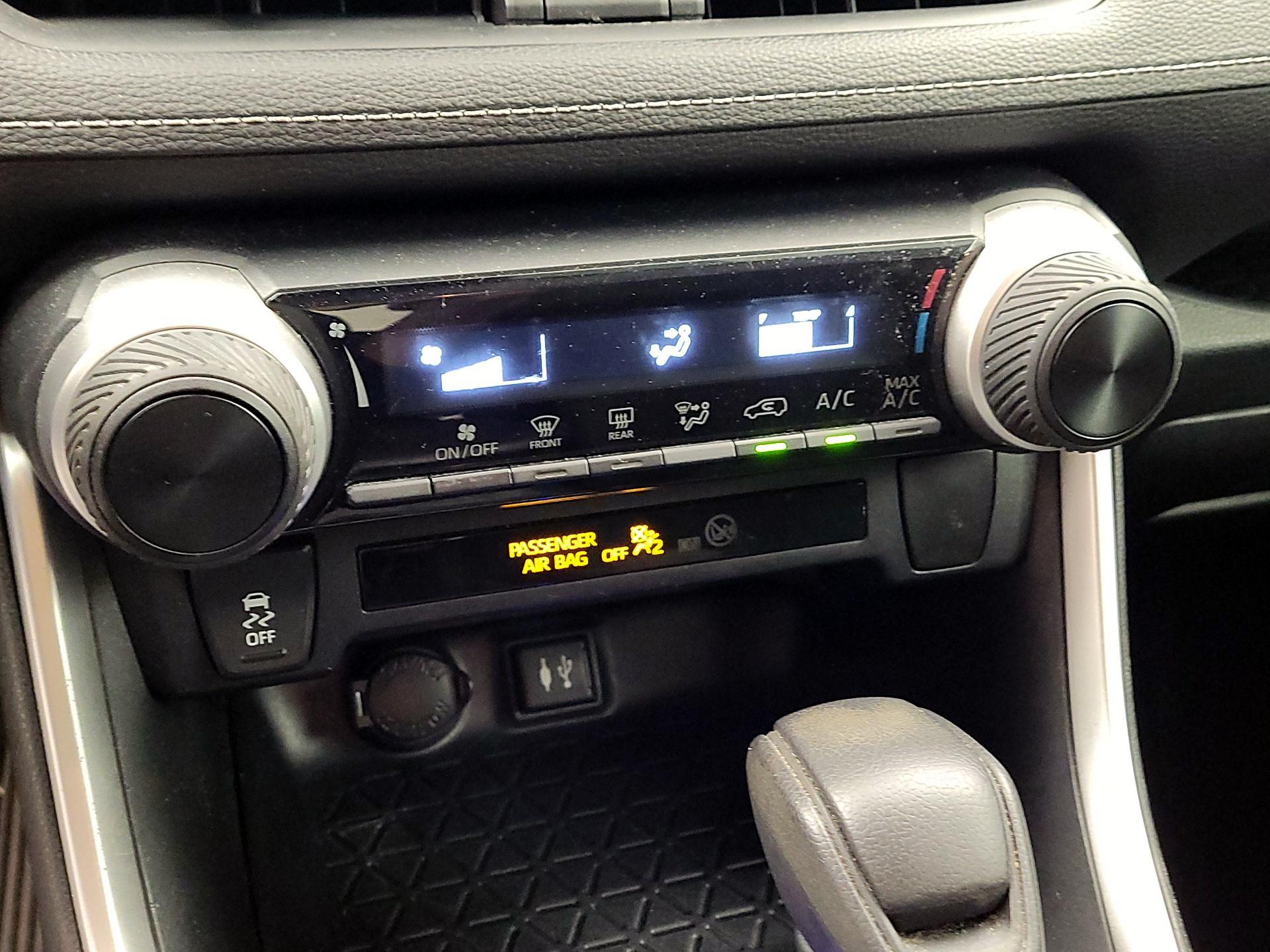 Thumbnail: 2019 Toyota RAV4 - 16