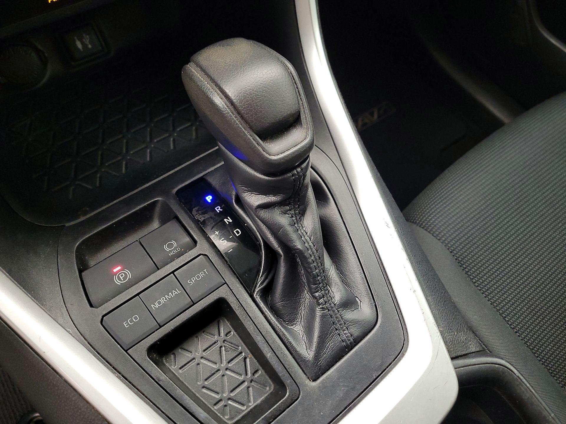 Thumbnail: 2019 Toyota RAV4 - 17