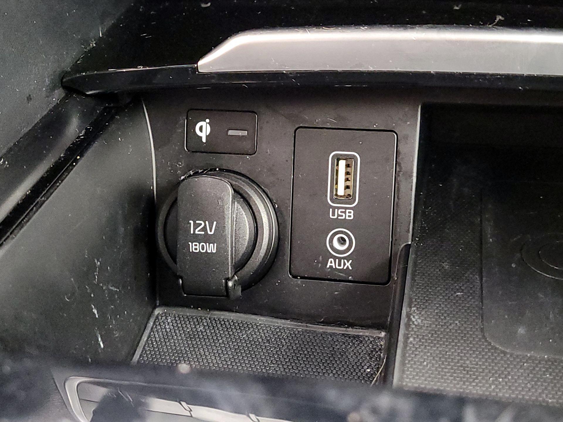 Thumbnail: 2017 Kia Cadenza - 18