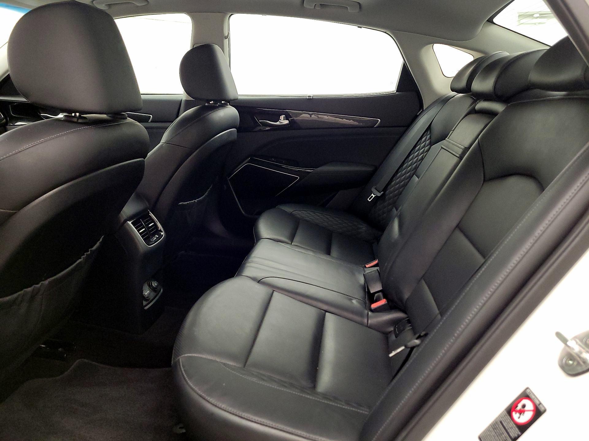 Thumbnail: 2017 Kia Cadenza - 19