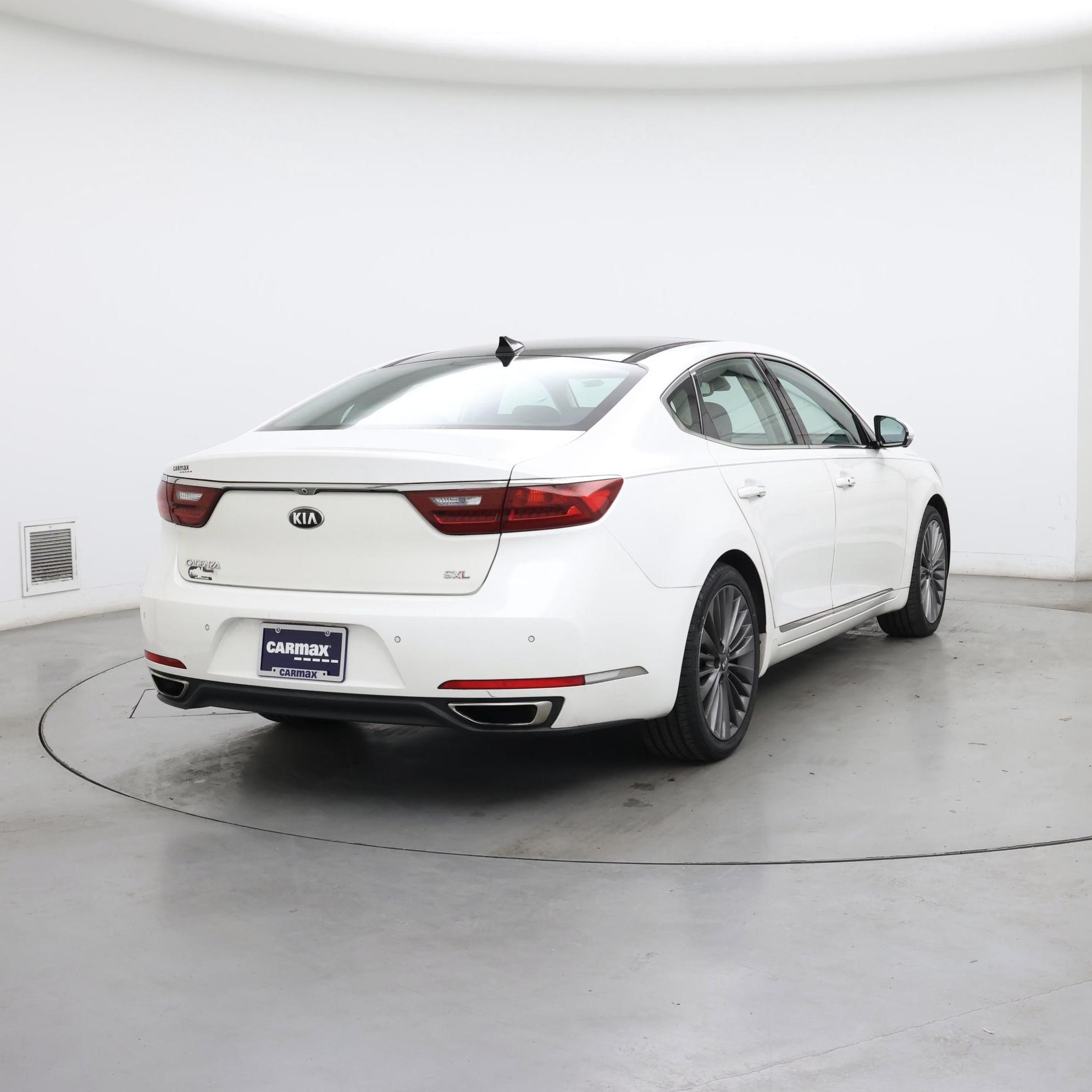 Thumbnail: 2017 Kia Cadenza - 8