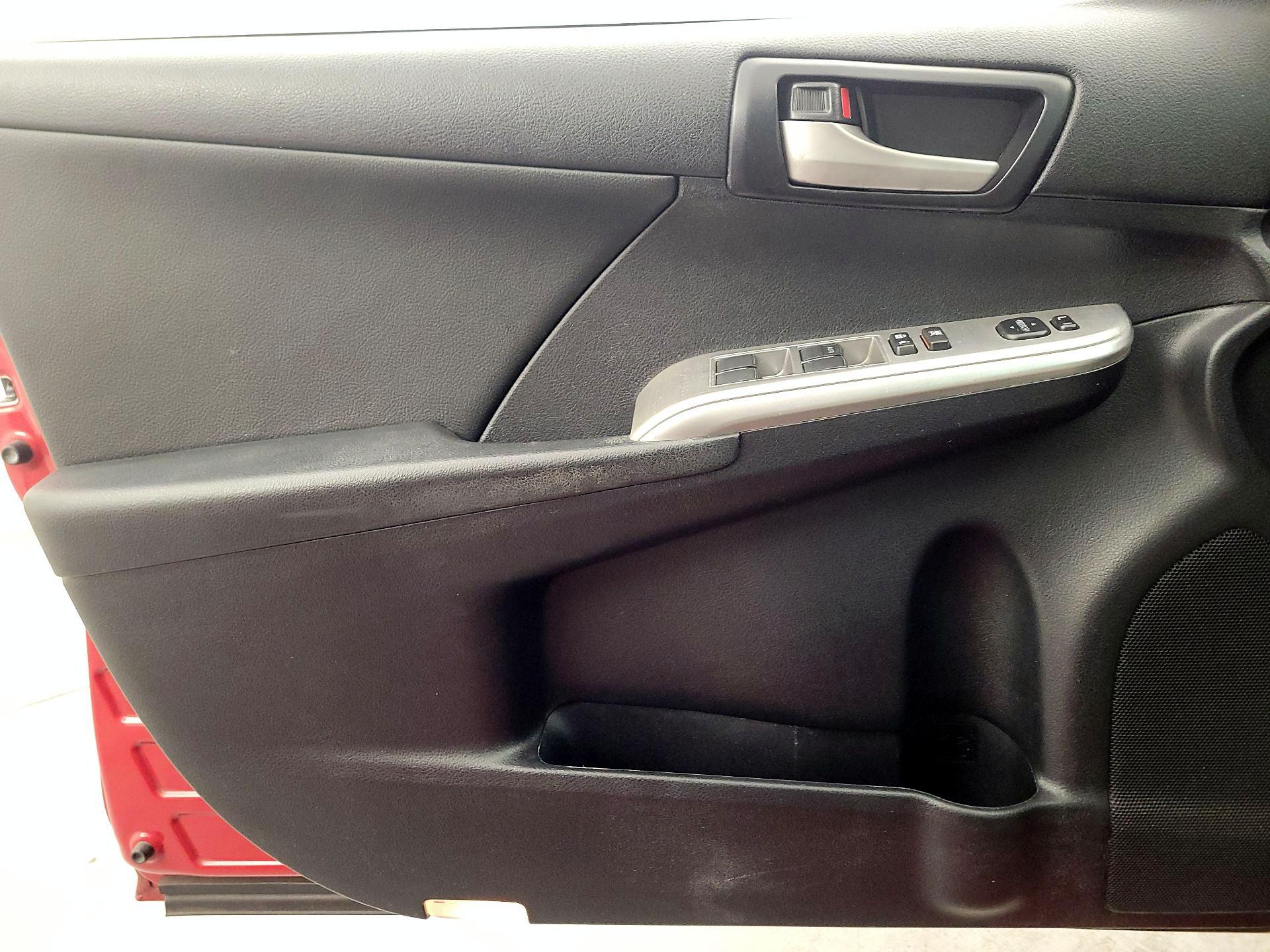 Thumbnail: 2014 Toyota Camry - 12